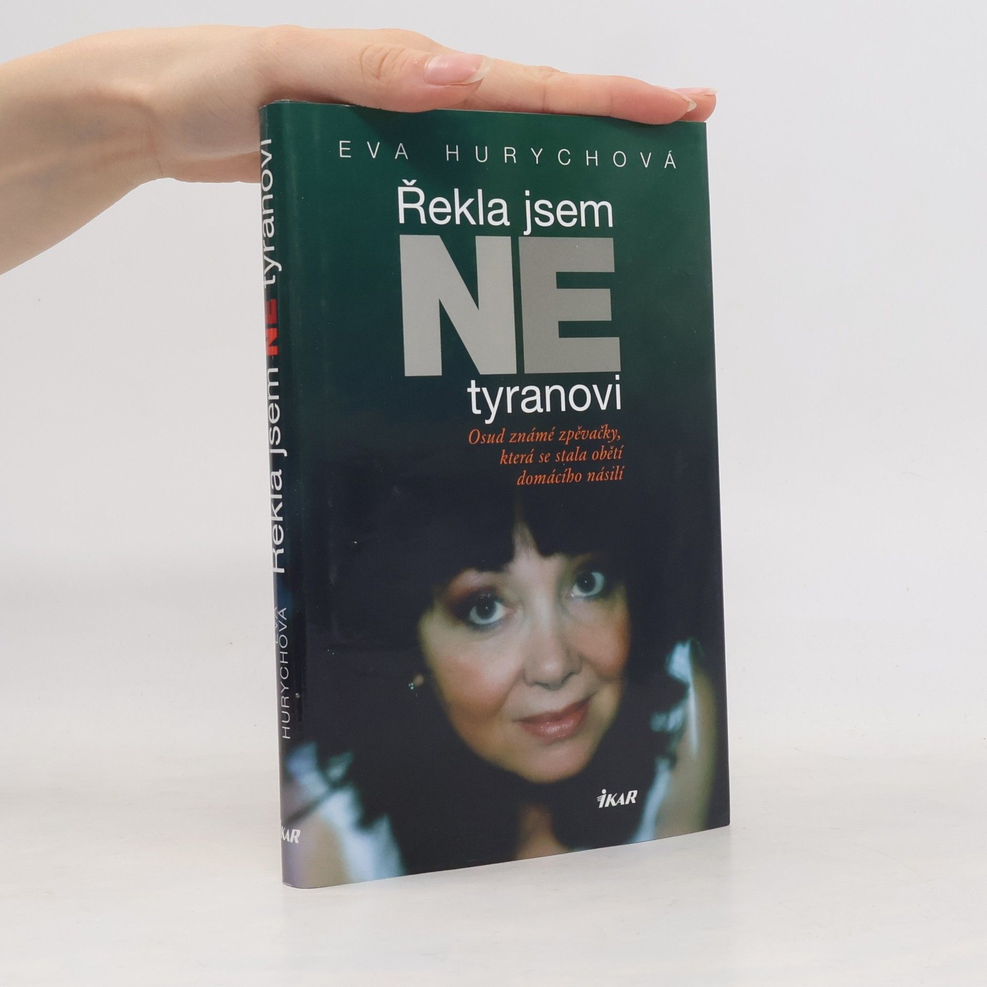 Eva Hurychová Řekla jsem ne tyranovi: Osud známé zpěvačky, která se stala obětí domácího násilí