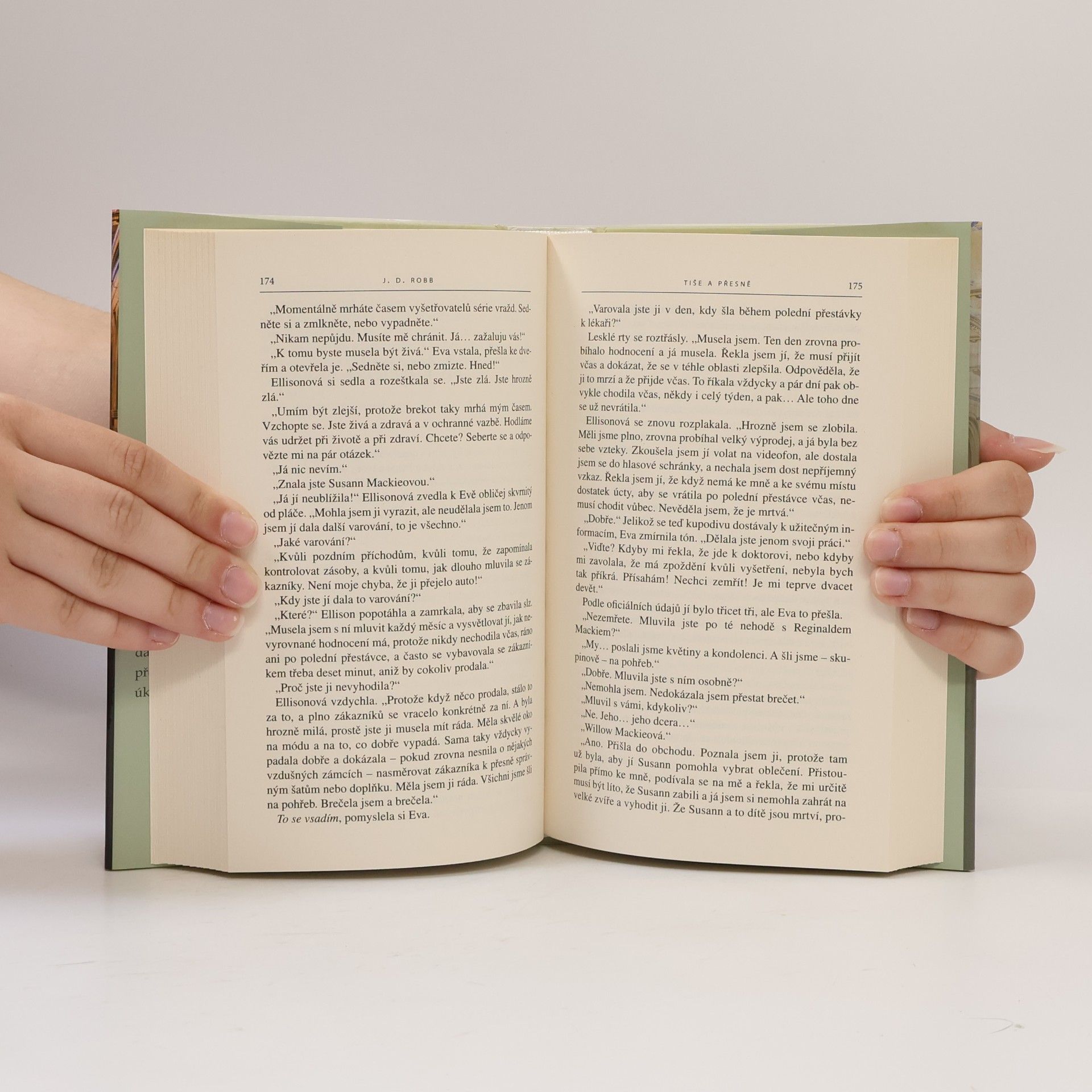 Nora Roberts Tiše a přesně
