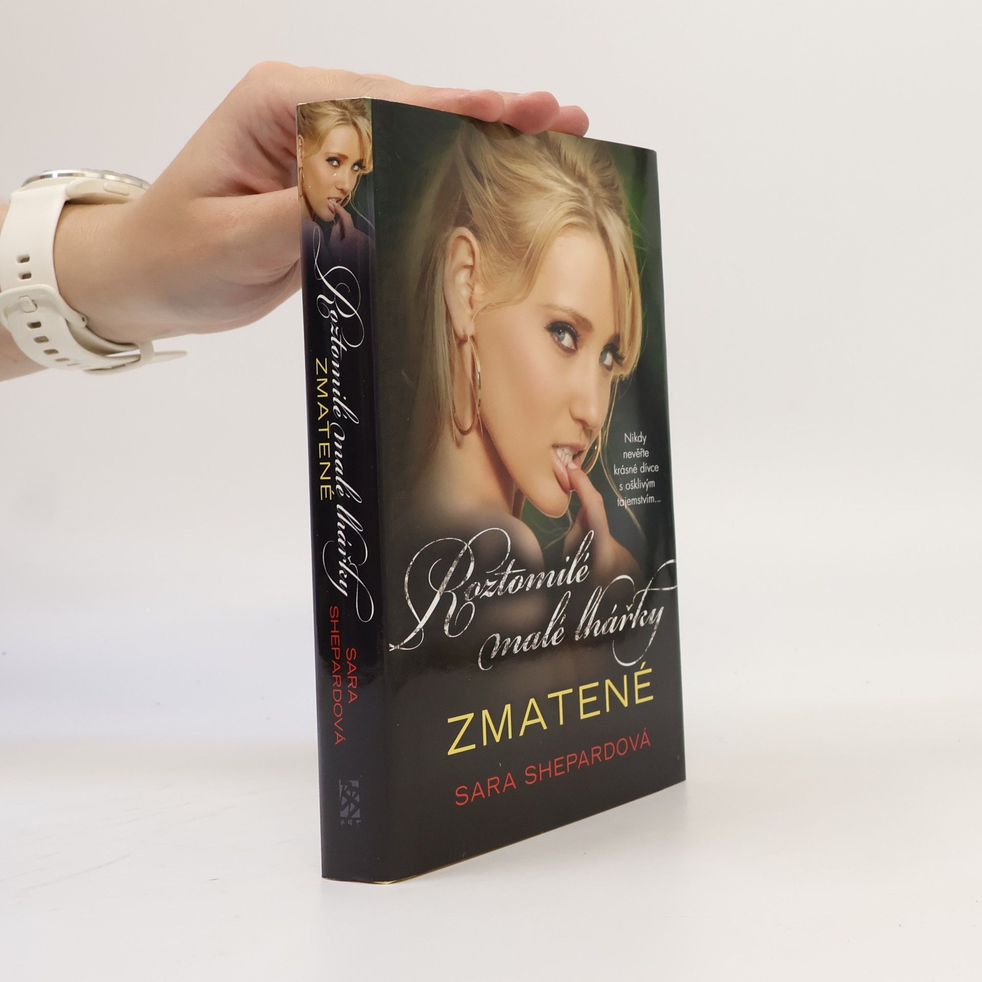 Sara Shepard Roztomilé malé lhářky: Zmatené