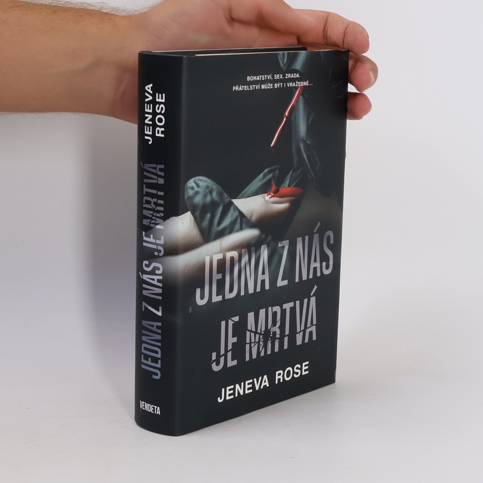 Jedna z nás je mrtvá