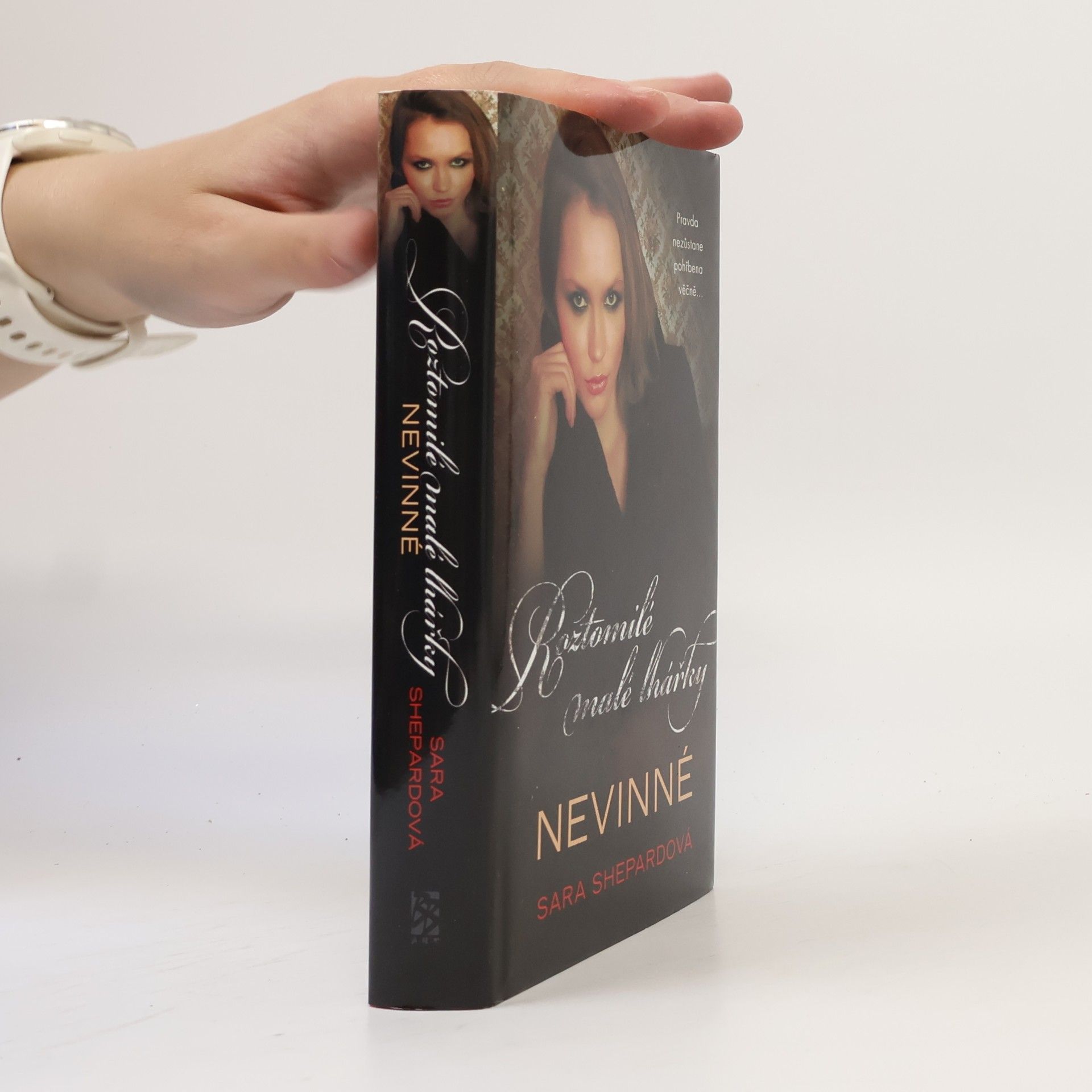 Sara Shepard Roztomilé malé lhářky. Nevinné