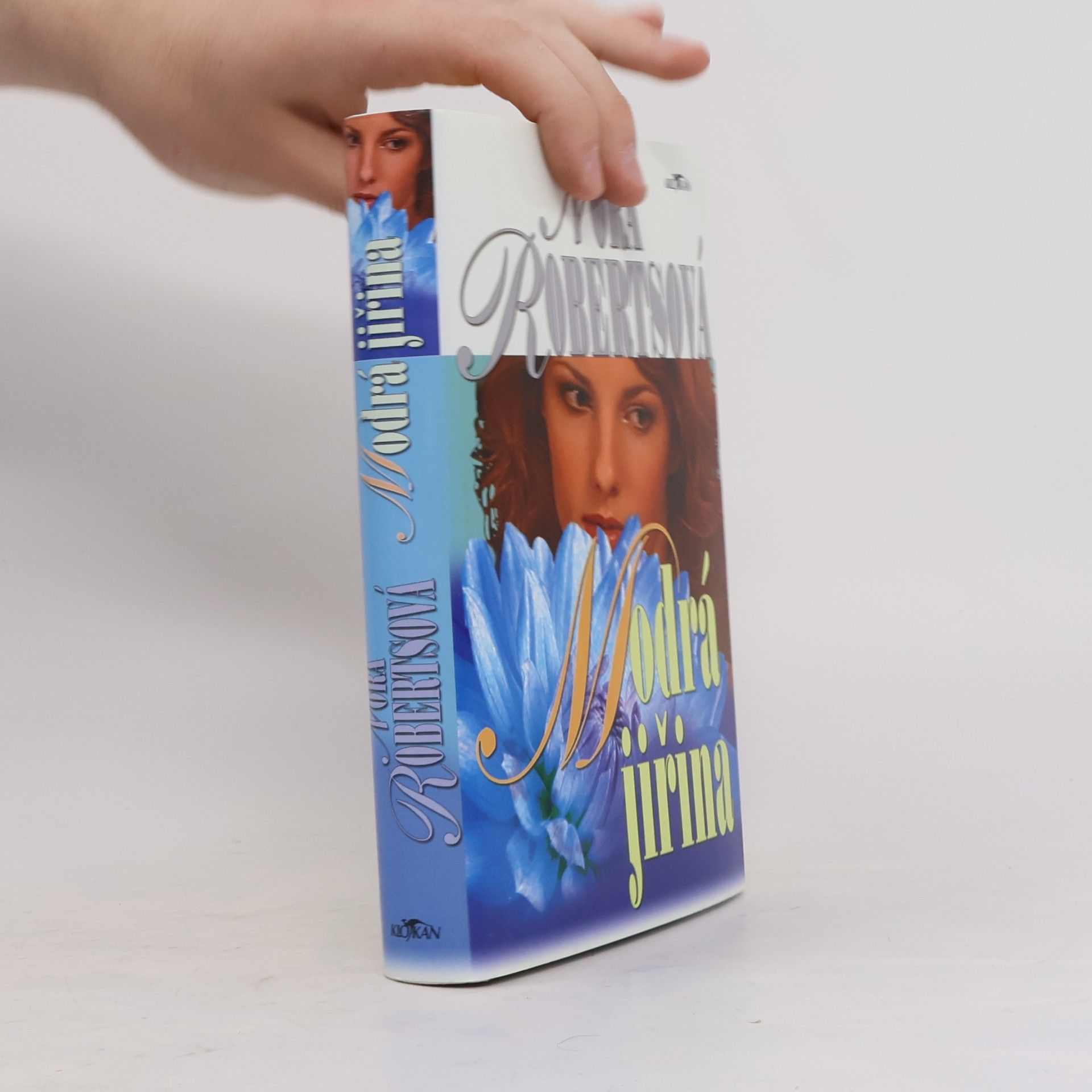 Nora Roberts Modrá jiřina