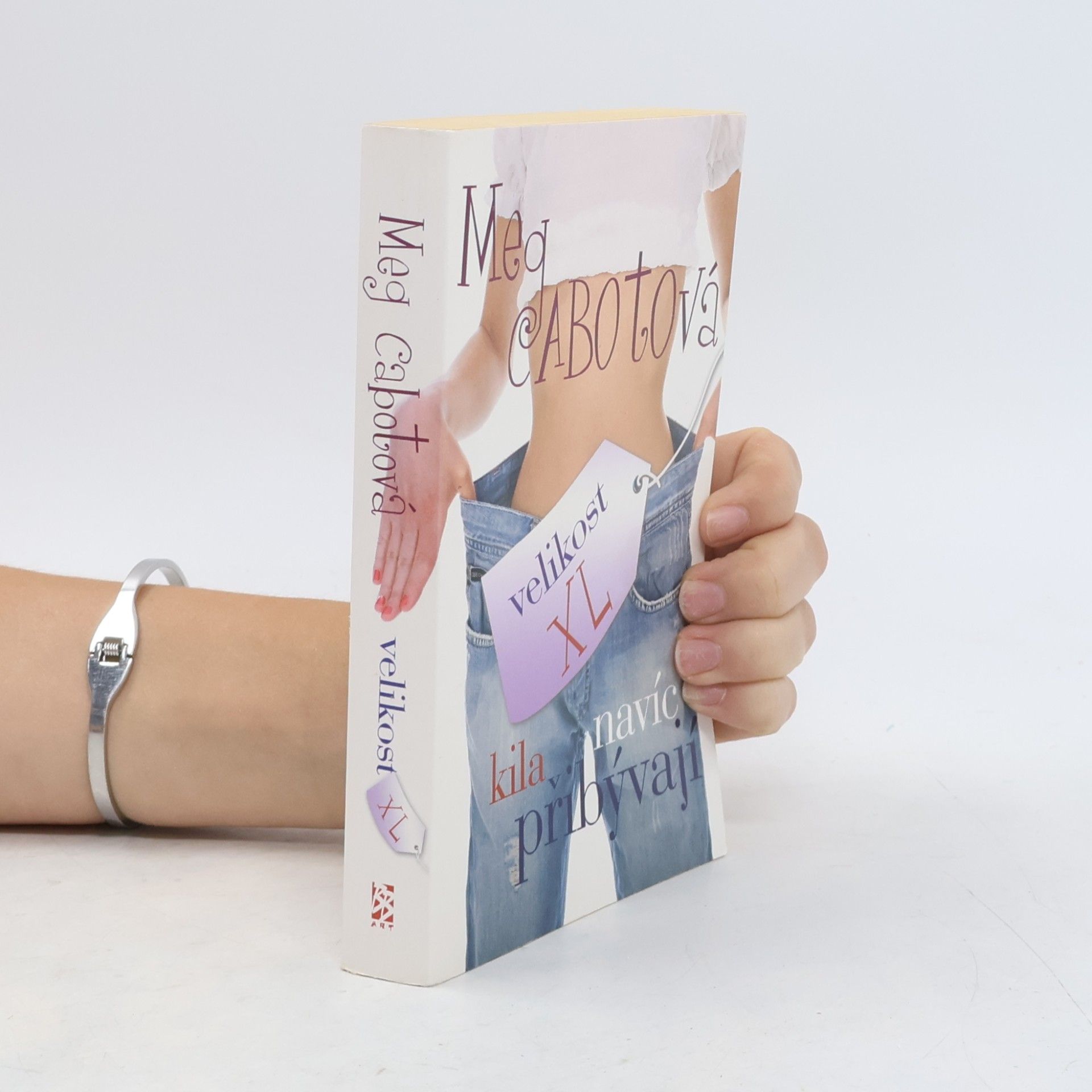 Meg Cabot Velikost XL: kila navíc přibývají