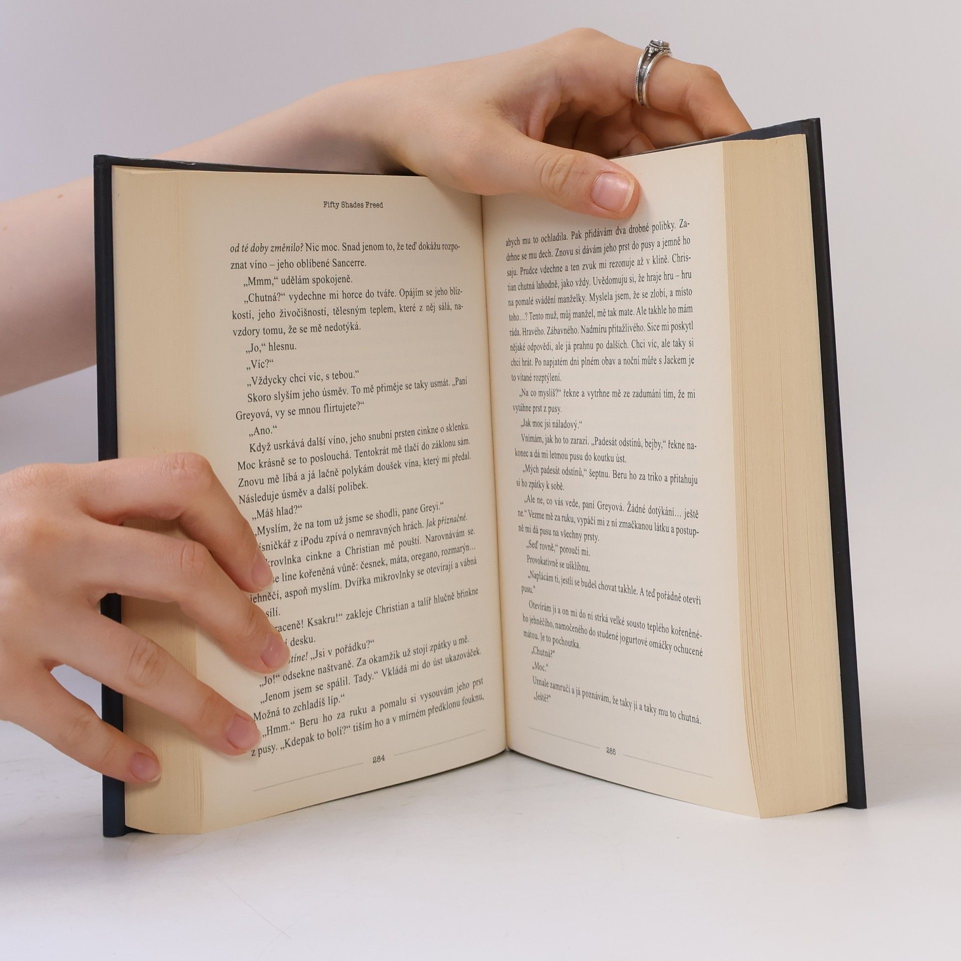 E. L. James Padesát odstínů svobody
