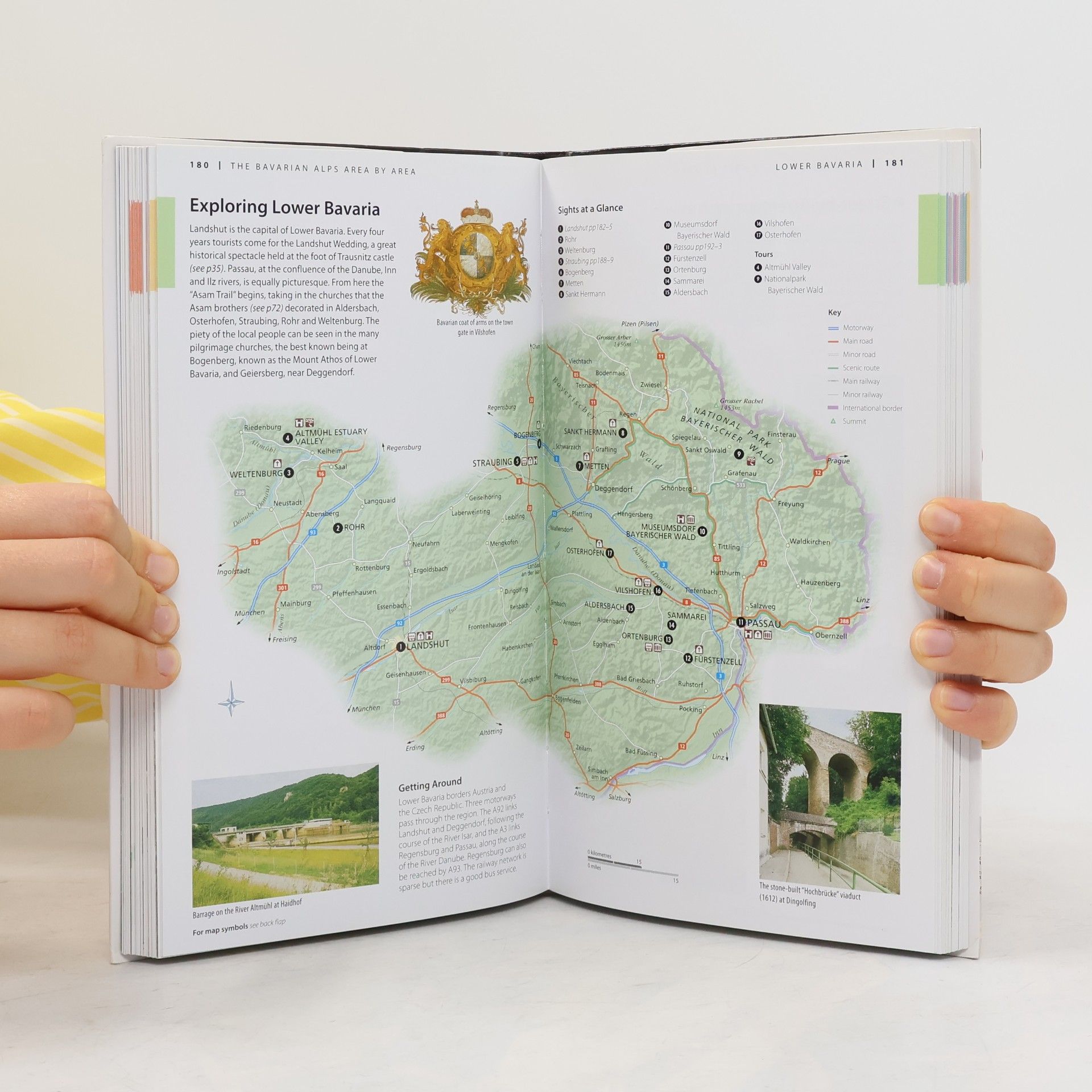 Katarzyna Michalska DK Eyewitness Travel Guides: Munich & the Bavarian Alps: Pull-Out Map: More Than 800 Photographs, Illustrations & Maps