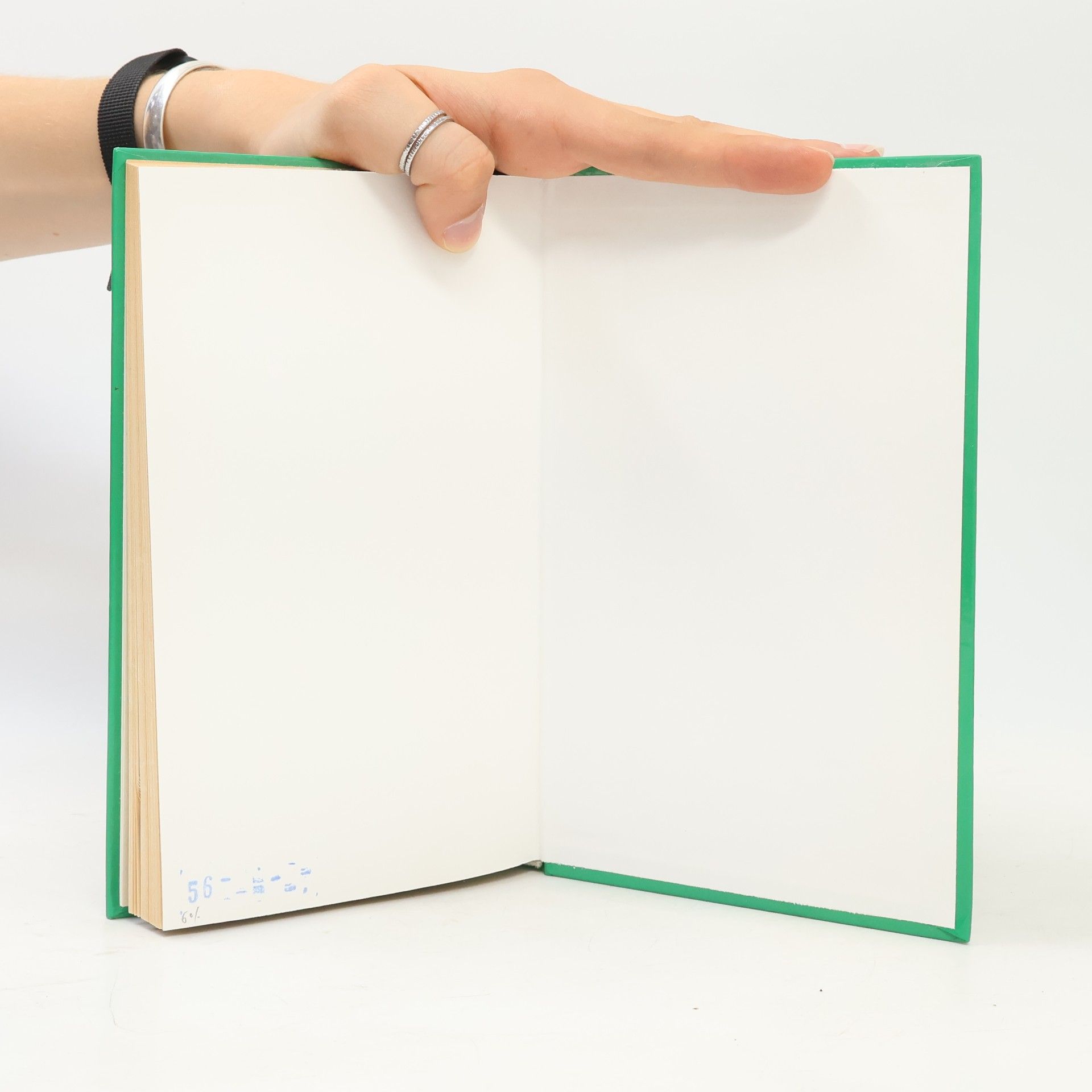 Alfred Hitchcock Záhada zajakavého papagája