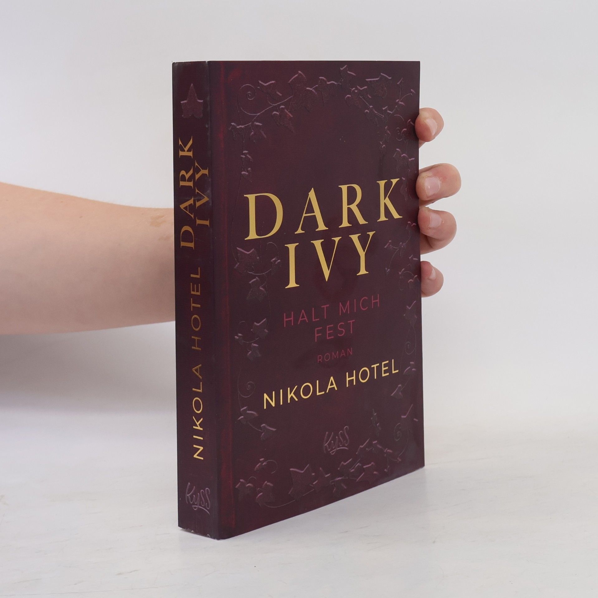 Nikola Hotel Dark Ivy