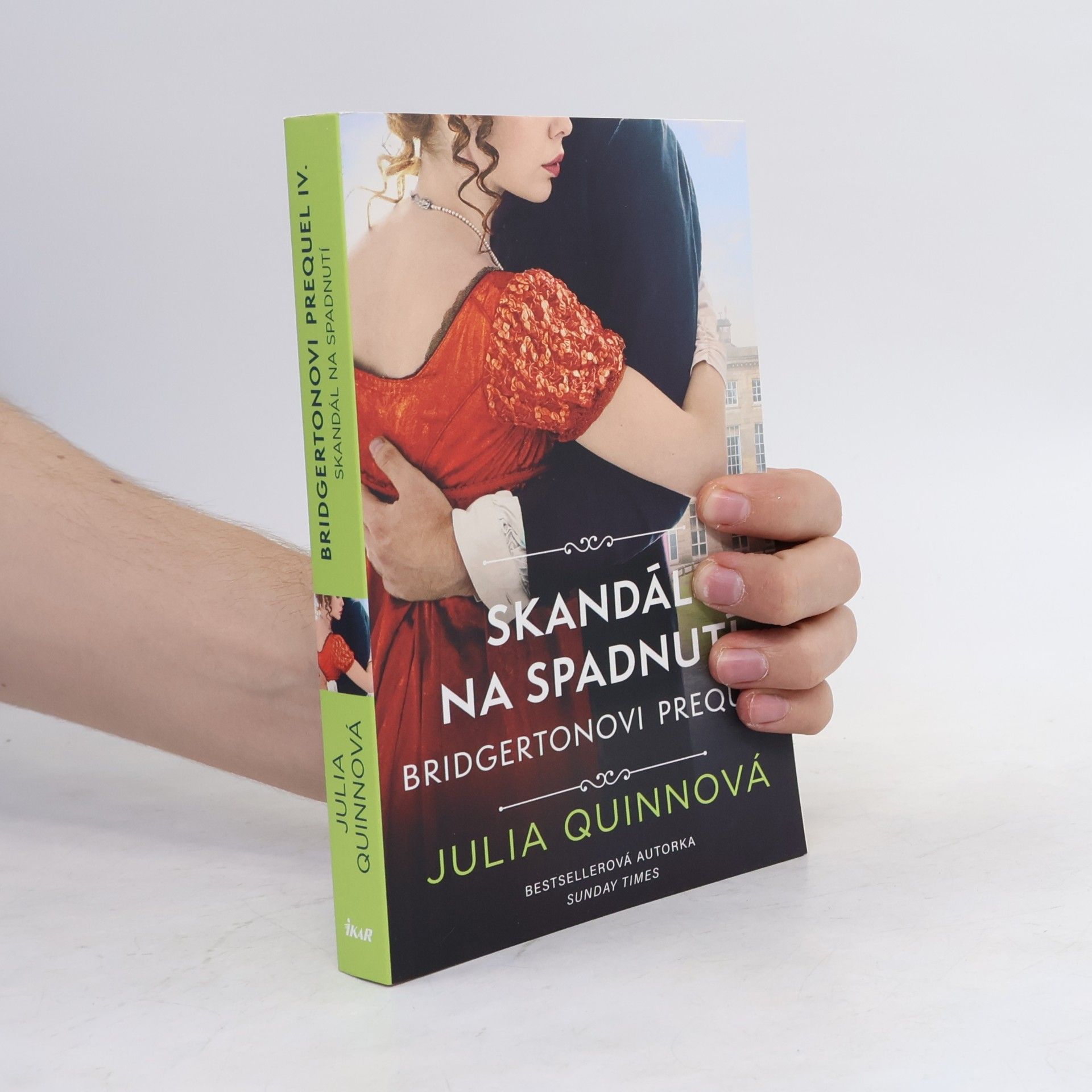 Julie Quinnová Skandál na spadnutí