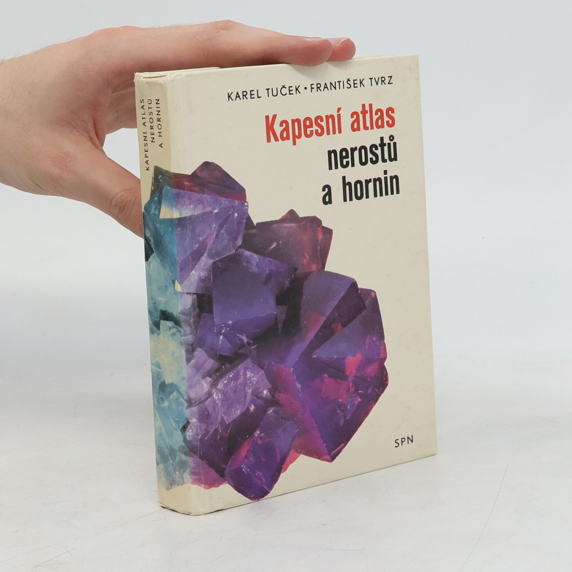 Kapesní atlas nerostů a hornin