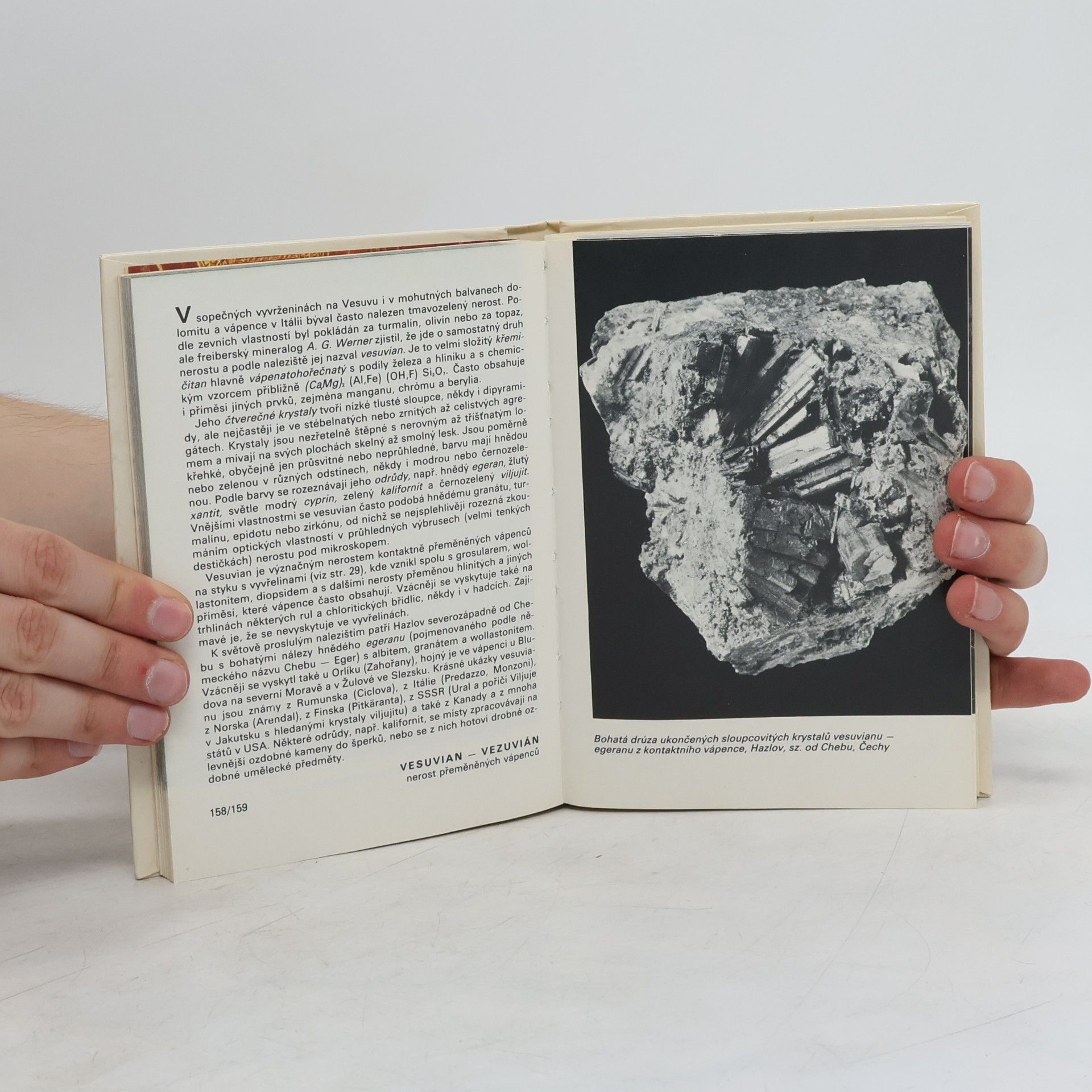 Karel Tuček Kapesní atlas nerostů a hornin