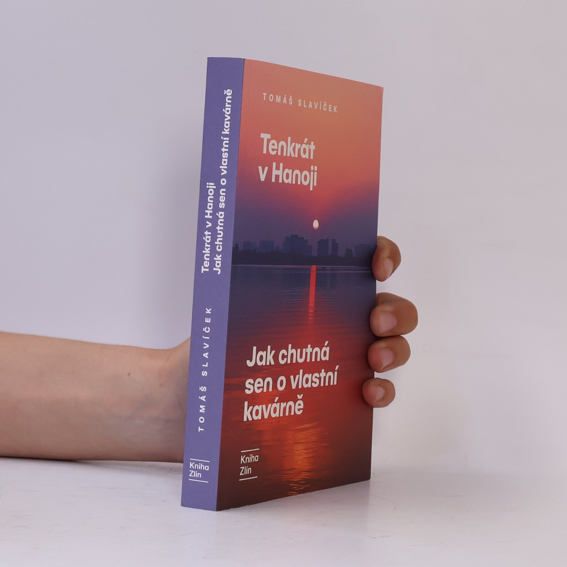 Tomáš Slavíček Tenkrát v Hanoji: Jak chutná sen o vlastní kavárně