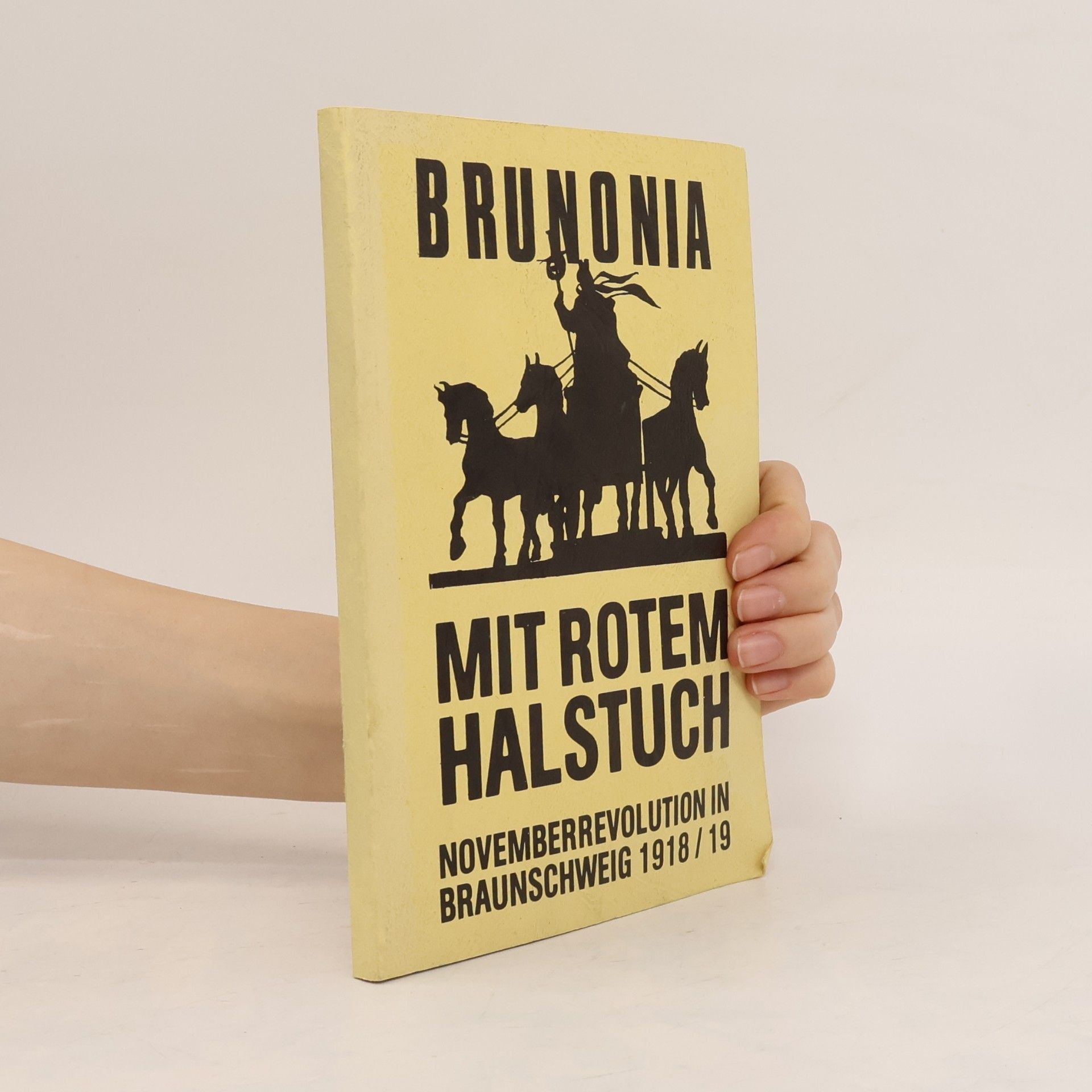 Brunonia mit rotem Halstuch