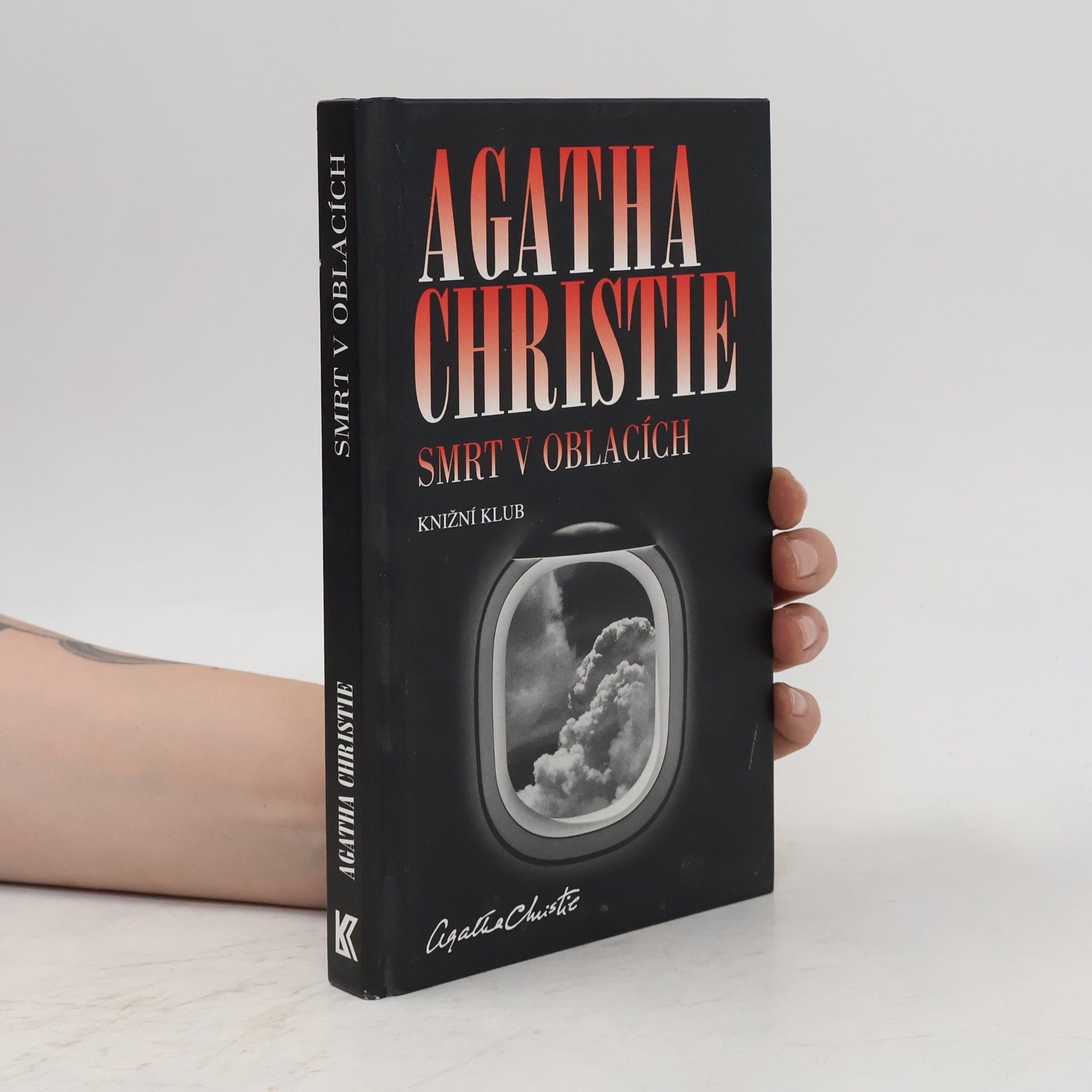 Agatha Christie Smrt v oblacích