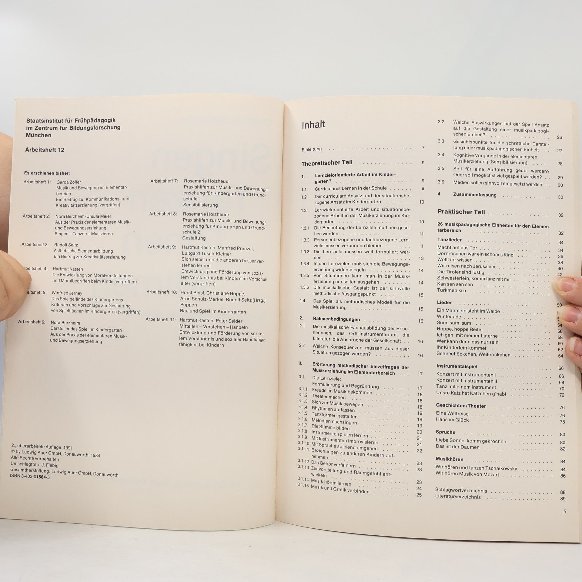Christian Hoerburger IFP Staatsinstitut für Frühpädagogik und Familienforschung Arbeitsheft - 12: Singen, Tanzen, Tönen, Mimen