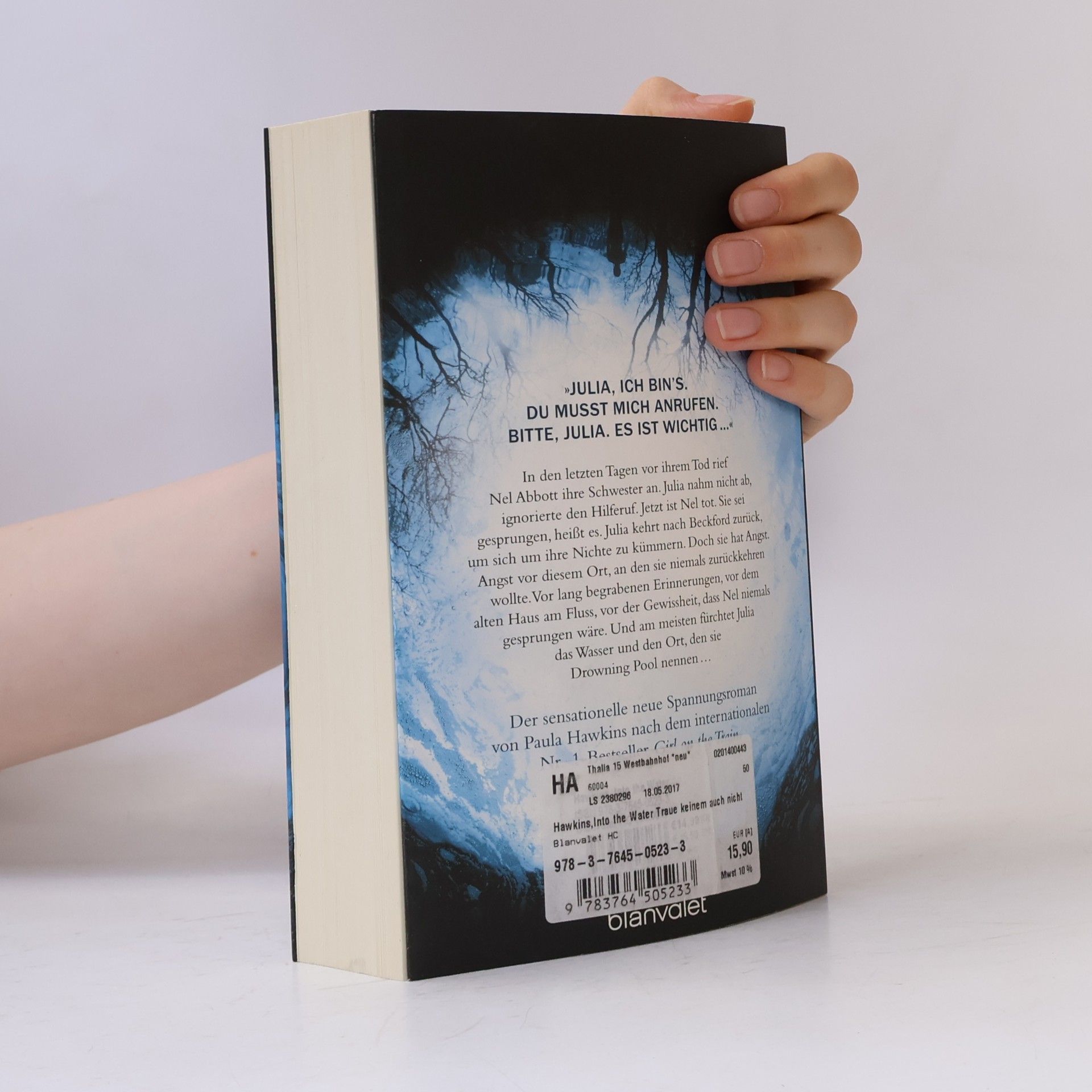 Paula Hawkins Into the Water