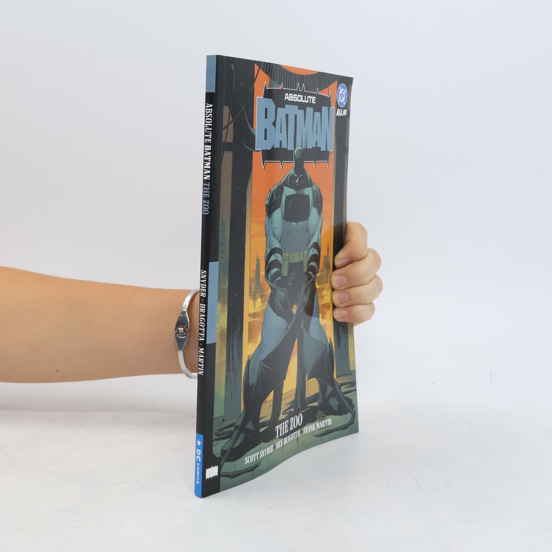 Absolute Batman - 1: The Zoo
