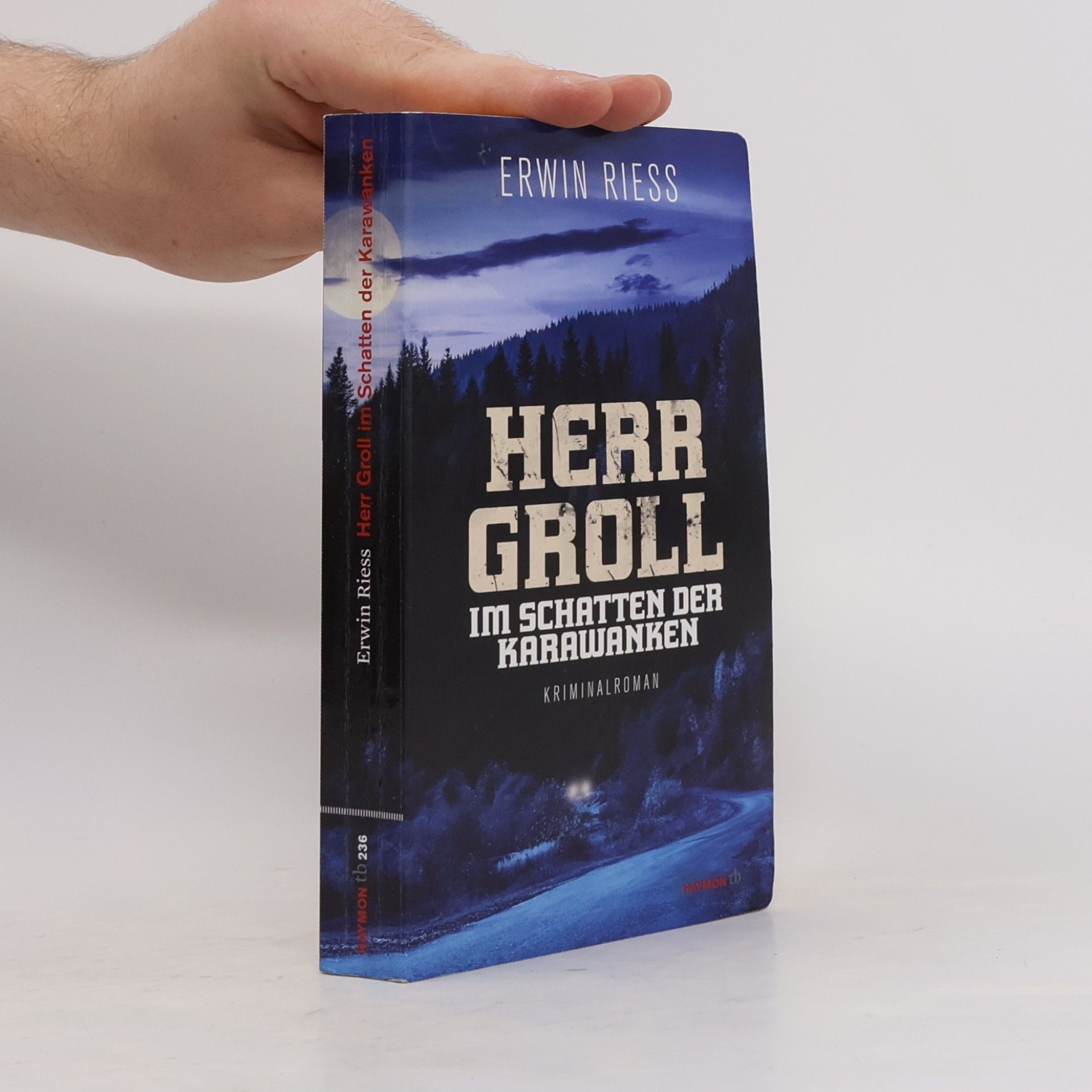 Herr Groll im Schatten der Karawanken