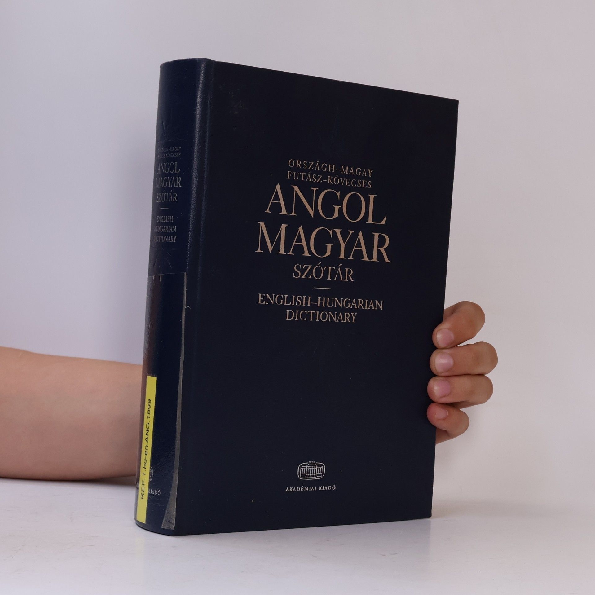 Futász English-Hungarian Concise Dictionary
