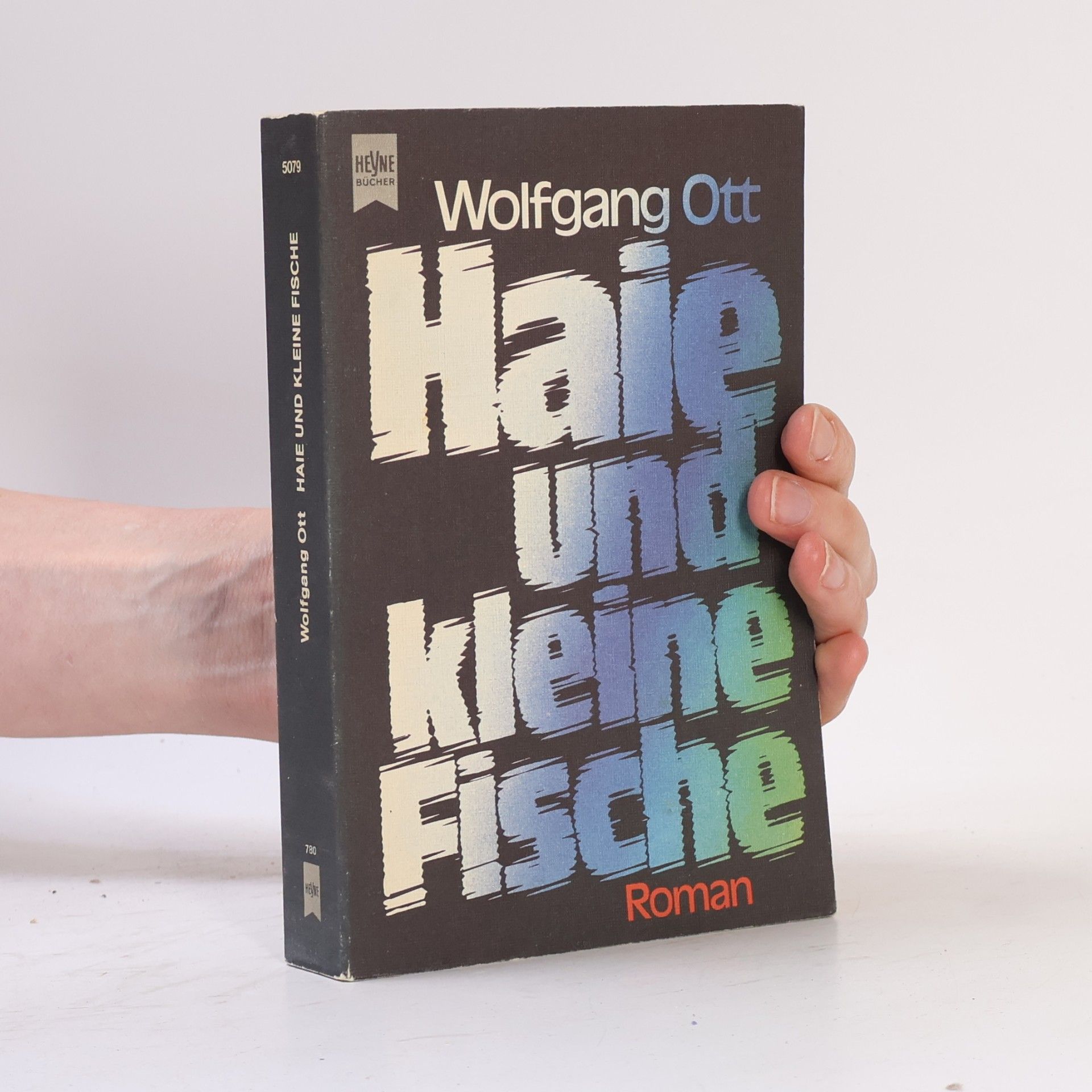 Haie und kleine Fische