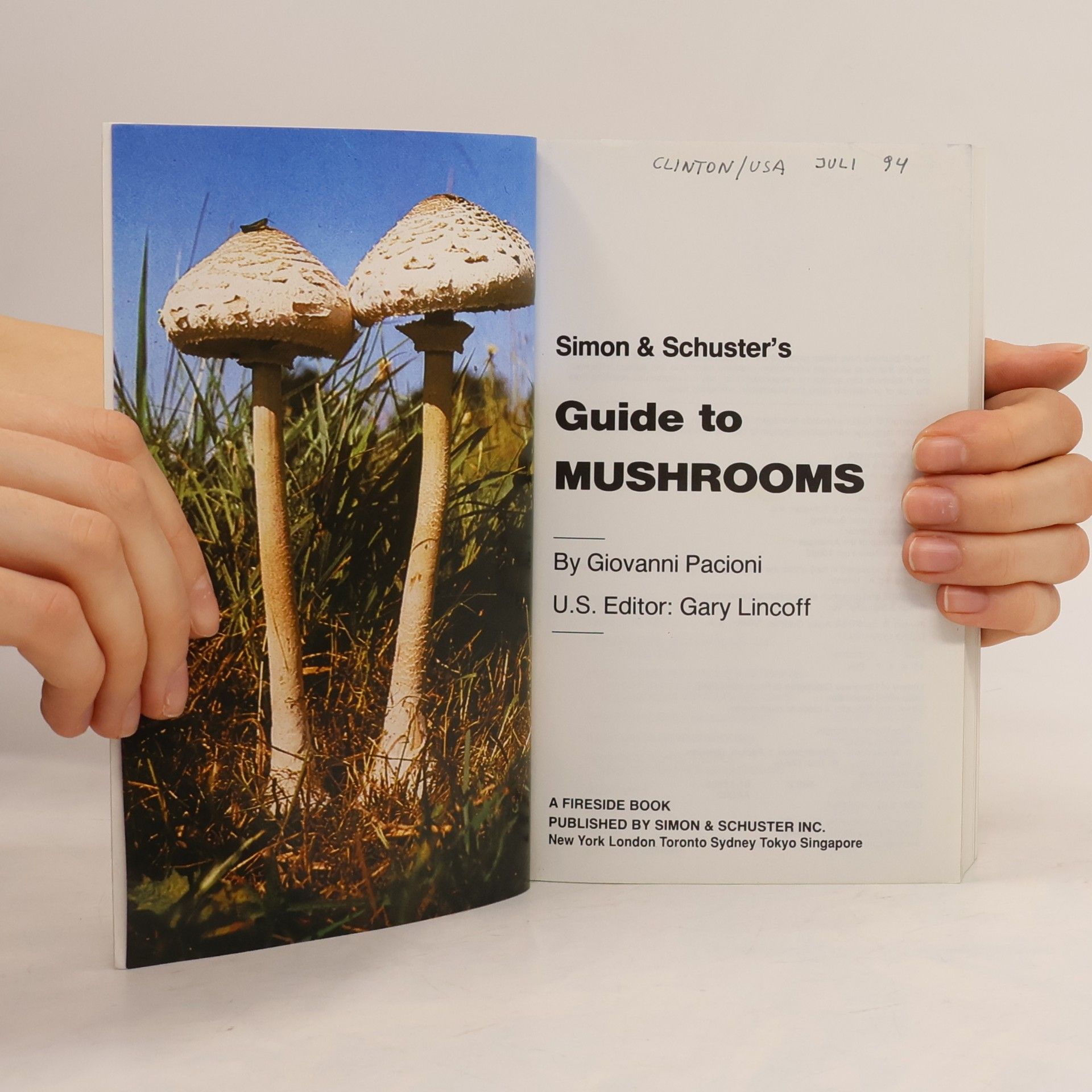 Giovanni Pacioni Simon & Schuster's Guide to Mushrooms