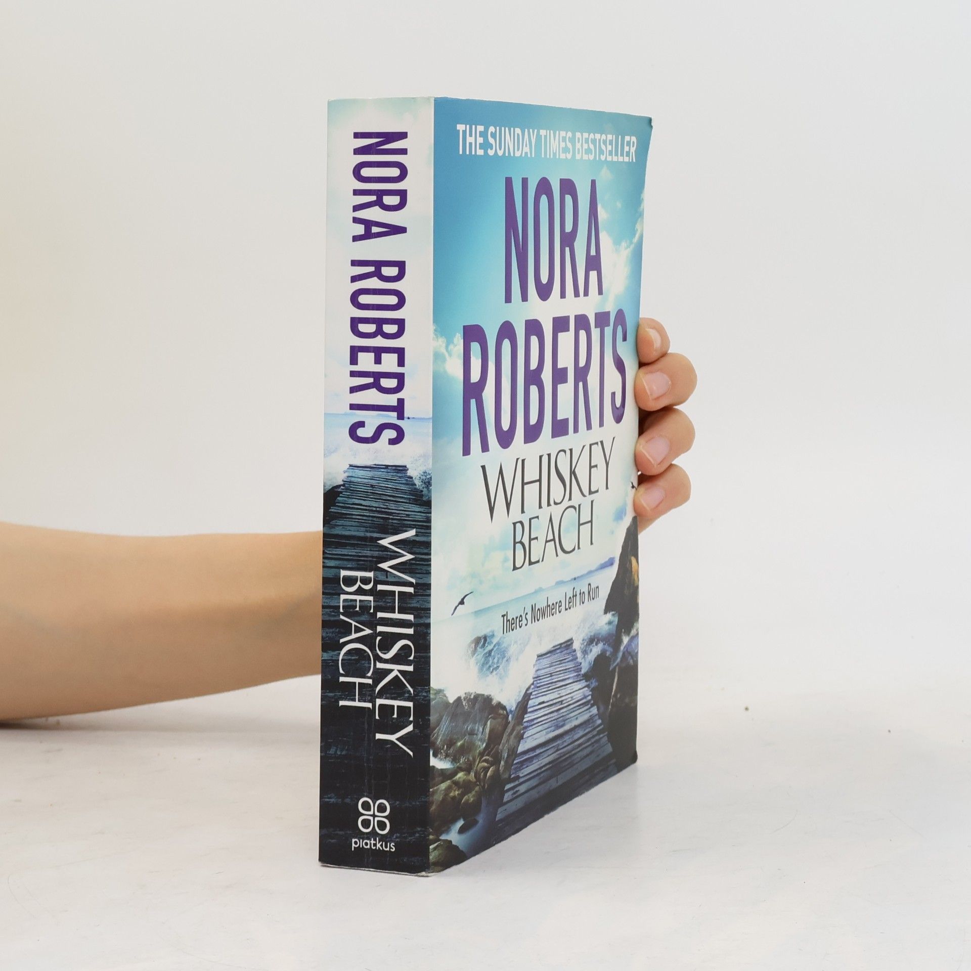 Nora Roberts Whiskey Beach