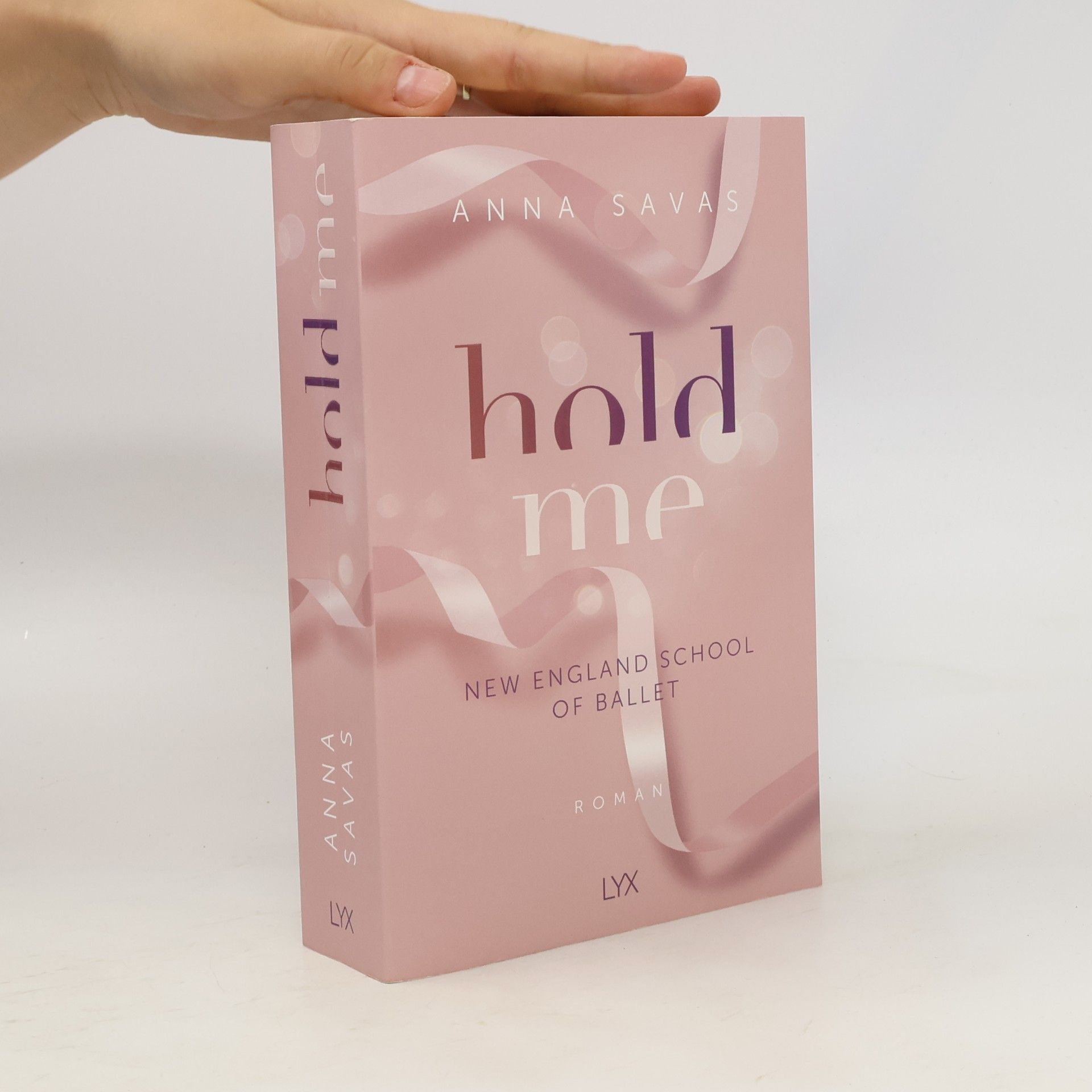 Anna Savas Hold me