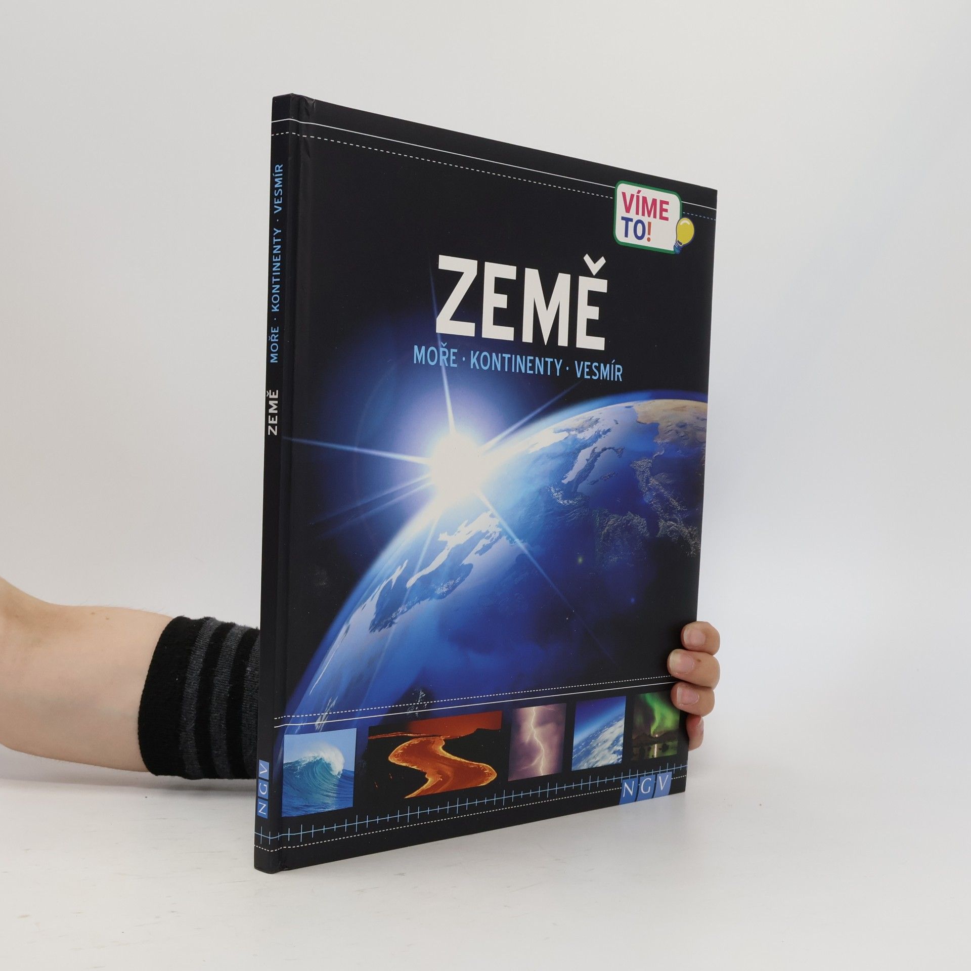 Kolektiv autorů Země. Moře, kontinenty, vesmír