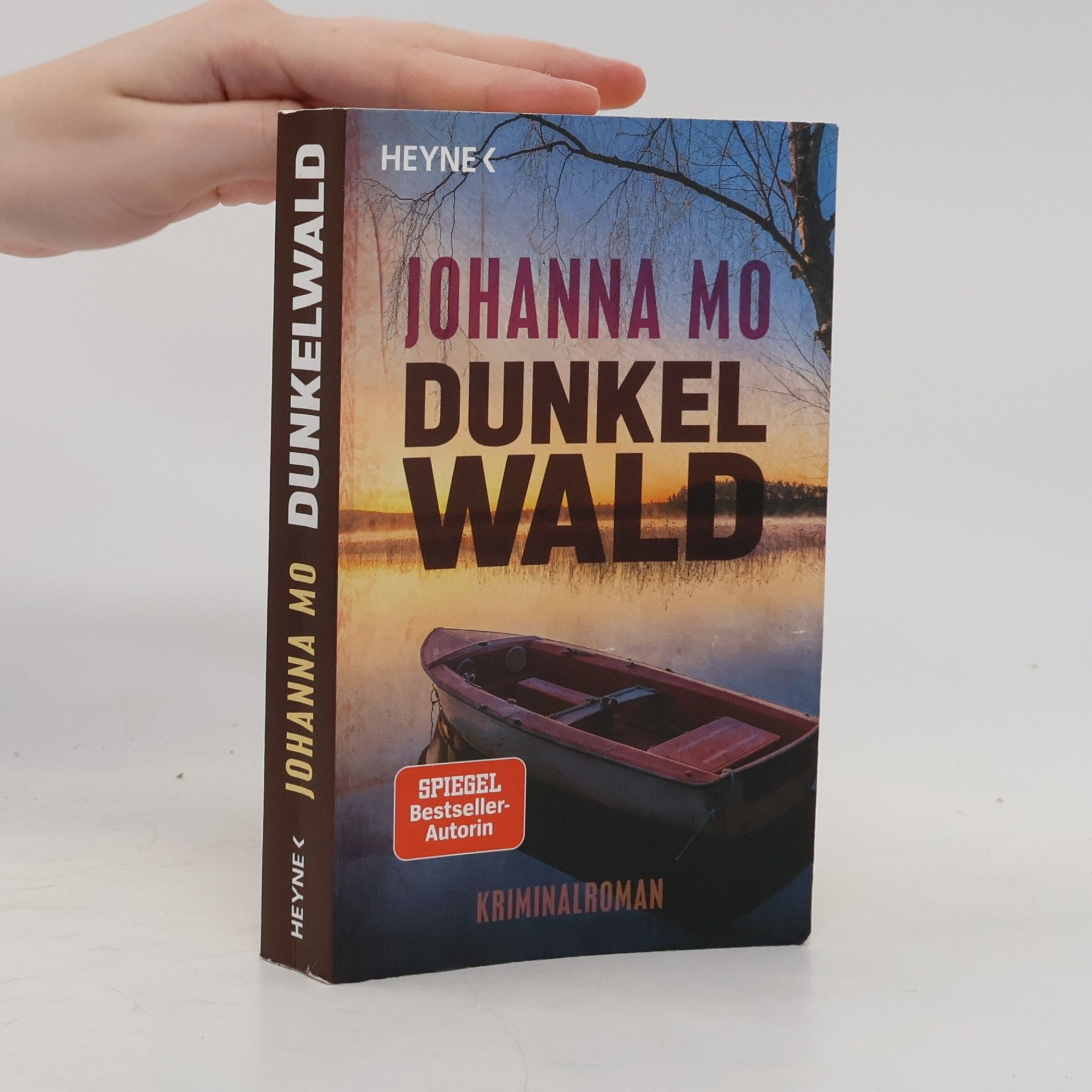 Johanna Mo Dunkelwald
