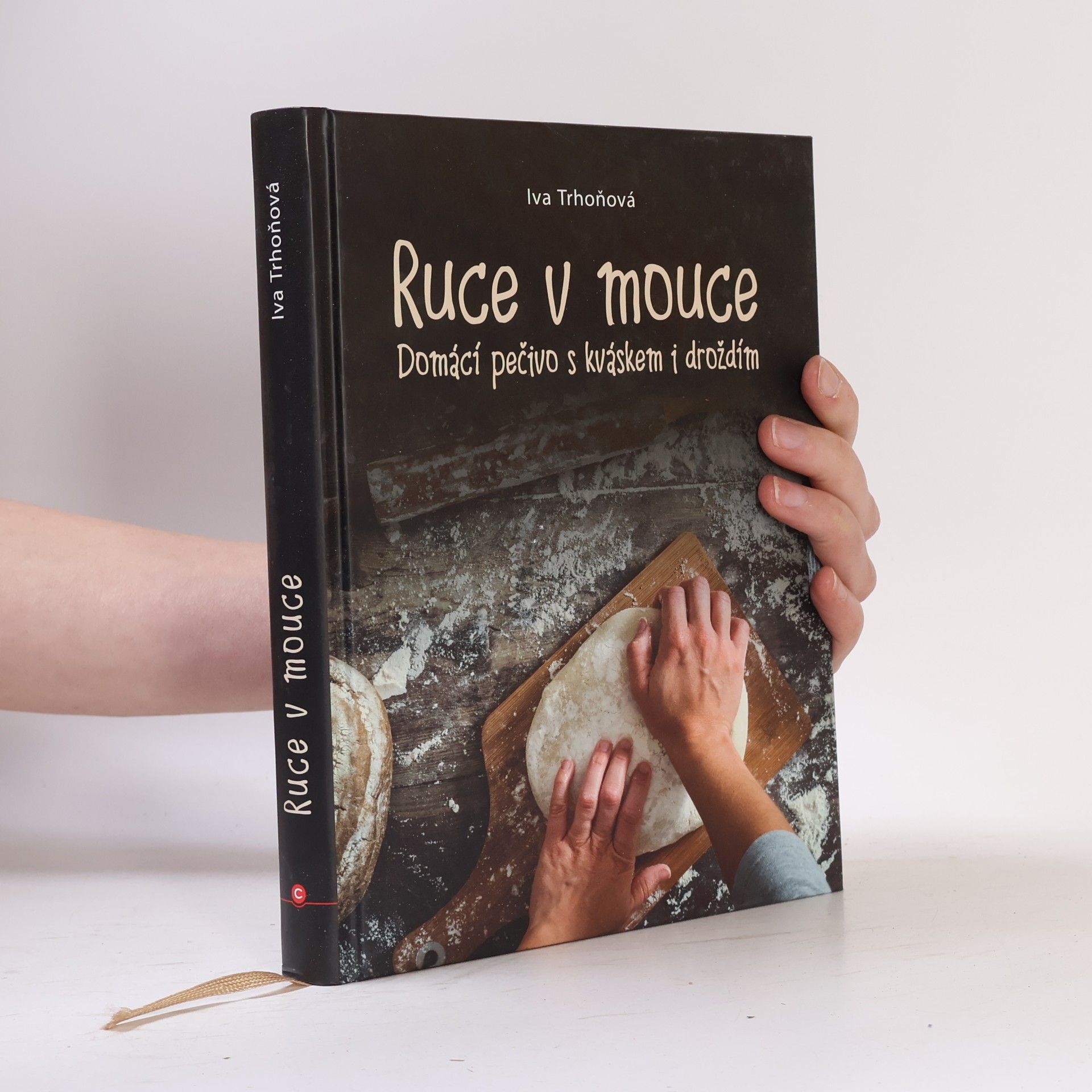 Iva Trhoňová Ruce v mouce