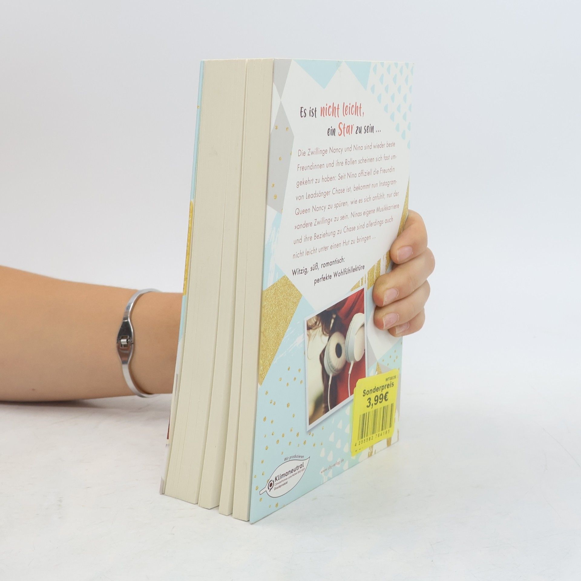 Lucy Connell Find the Girl - Glanz und Glamour