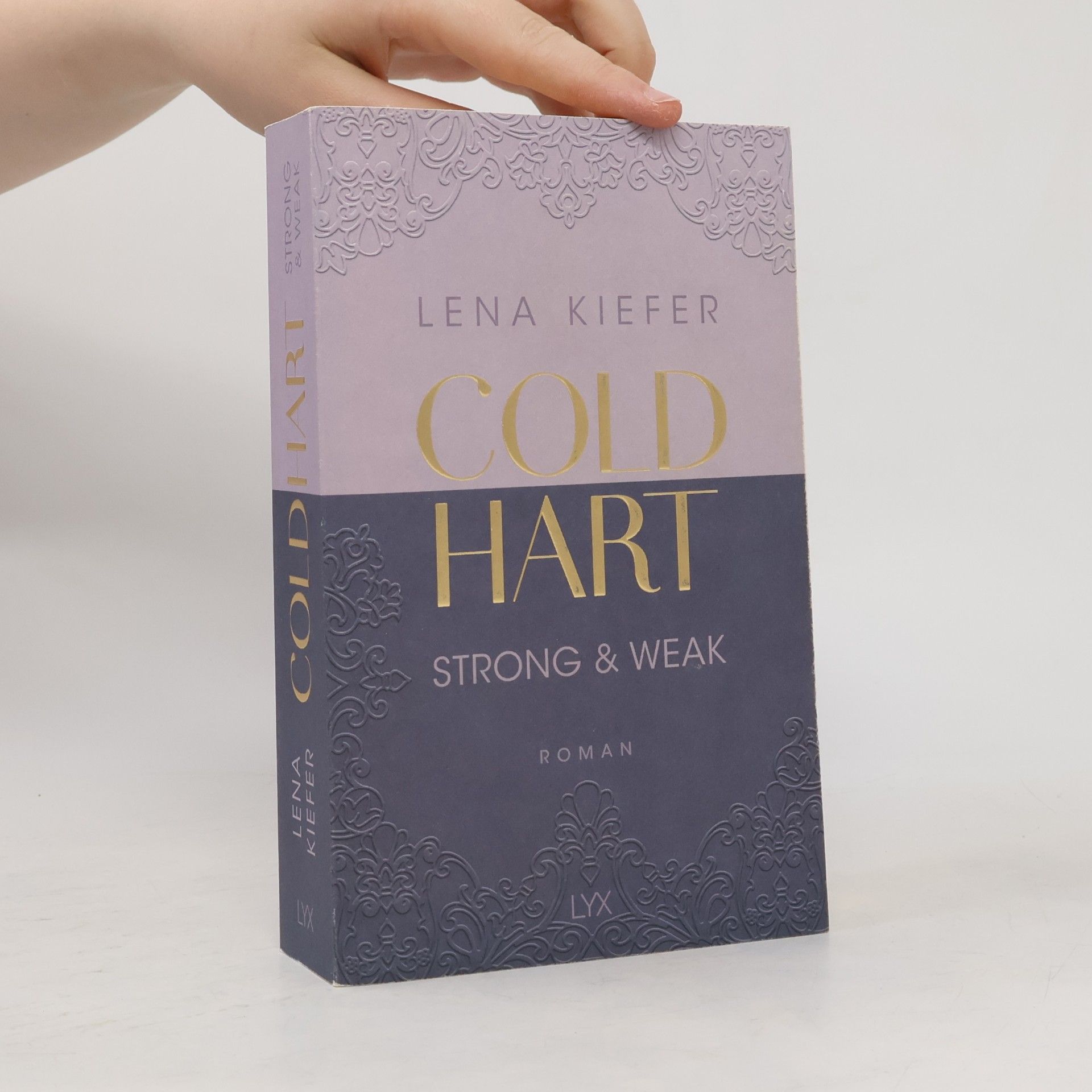 Lena Kiefer Strong & Weak