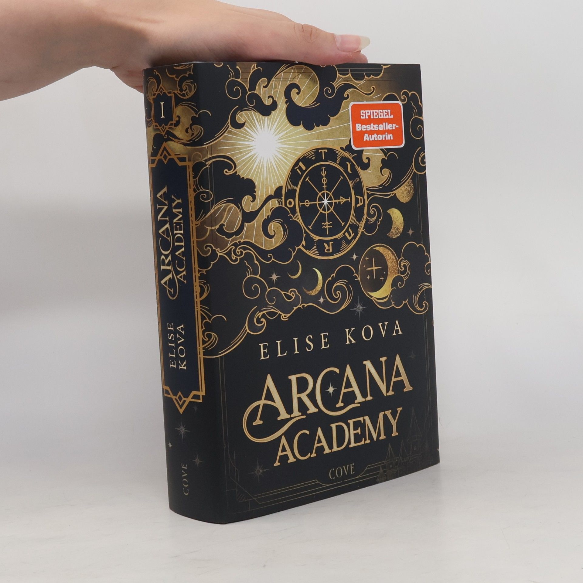 Elise Kova Arcana Academy. Book 1