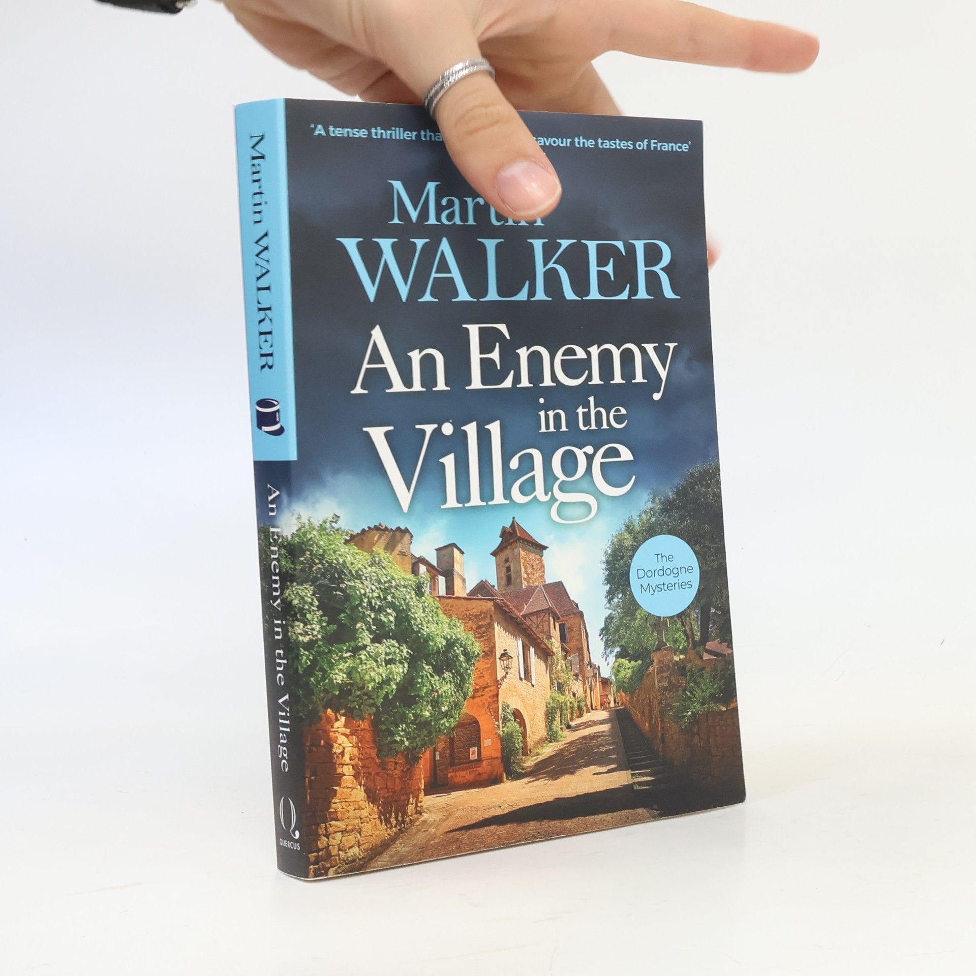 Martin Walker The Dordogne Mysteries: An Enemy in the Village