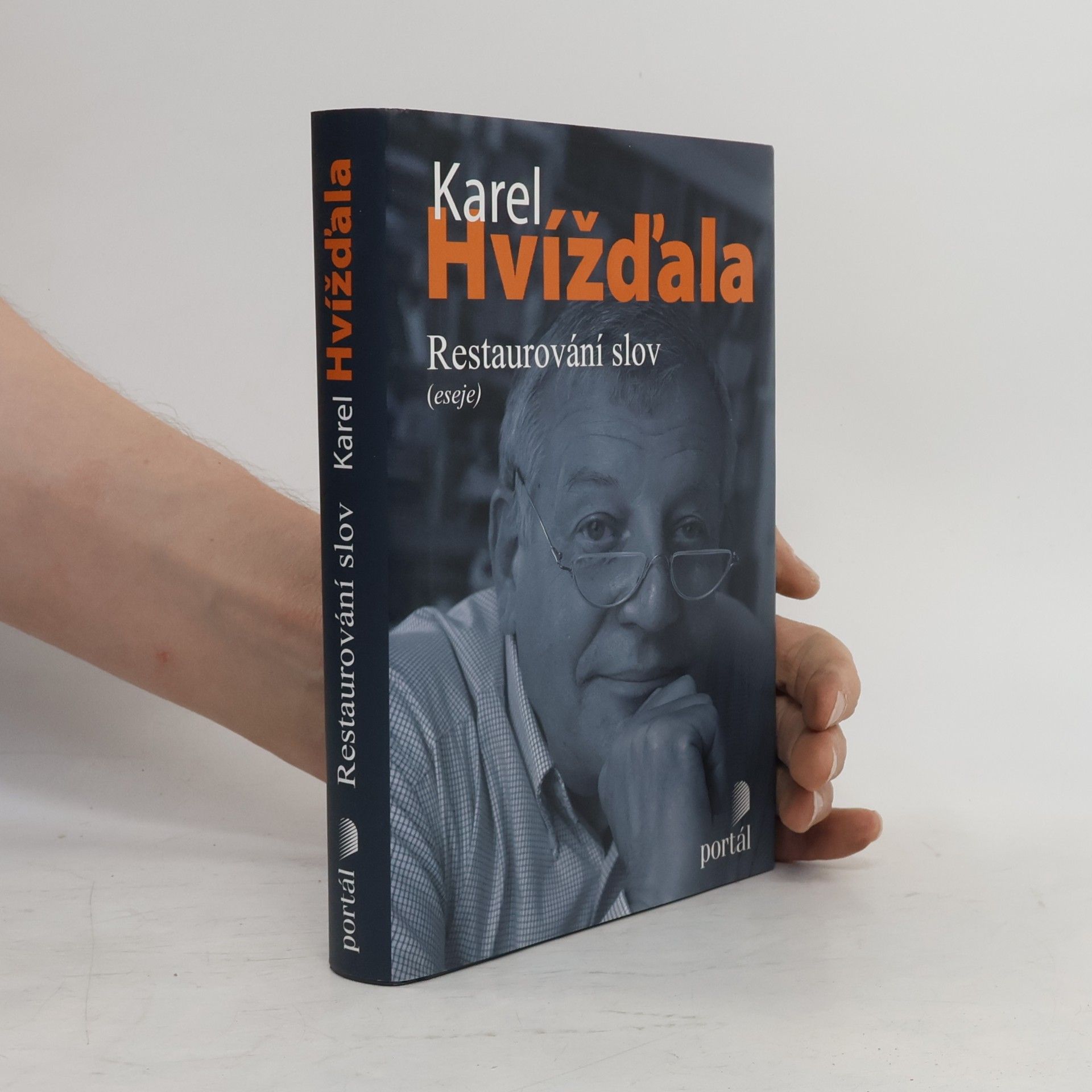 Karel Hvížďala Restaurování slov. Eseje a texty o médiích 2005-2008
