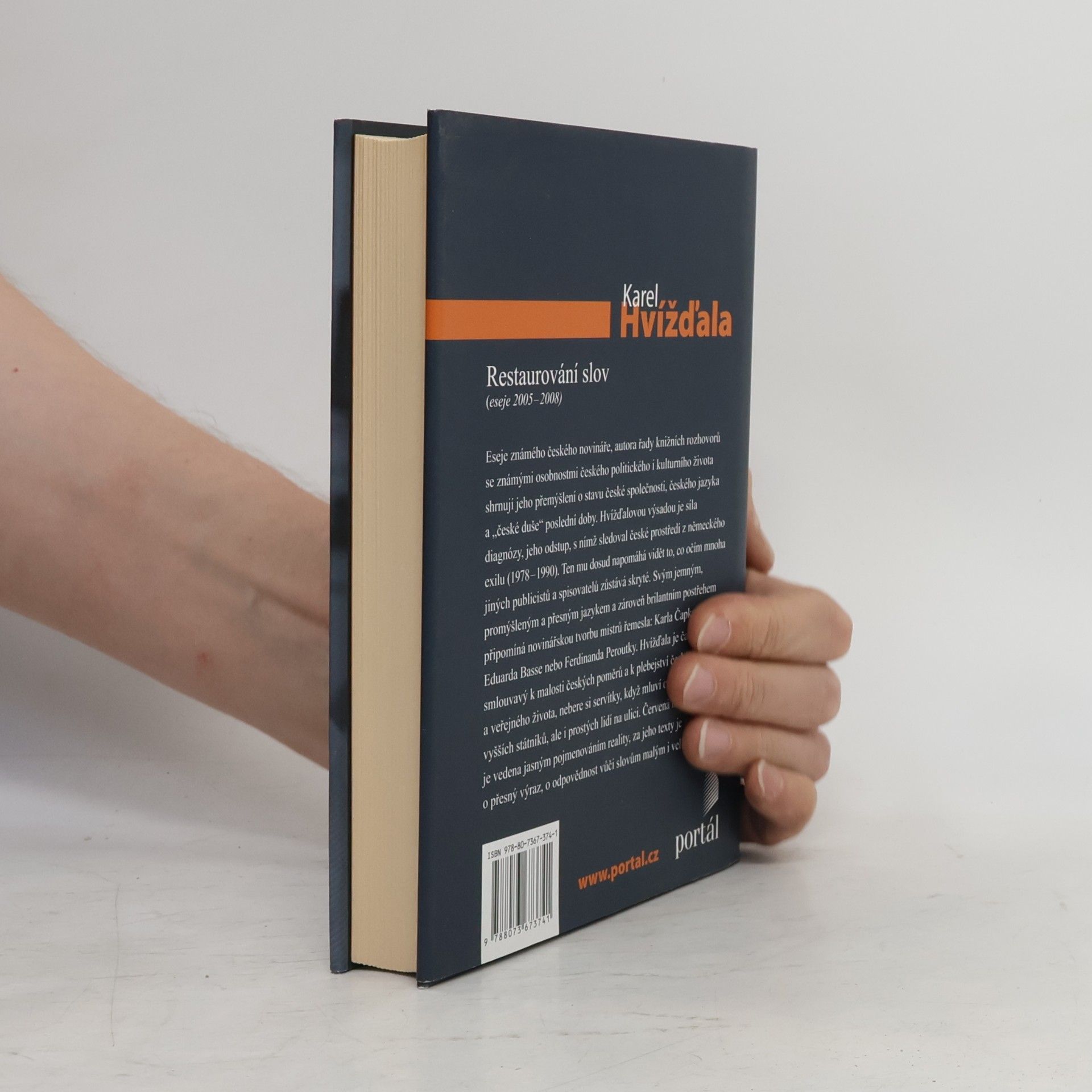 Karel Hvížďala Restaurování slov. Eseje a texty o médiích 2005-2008