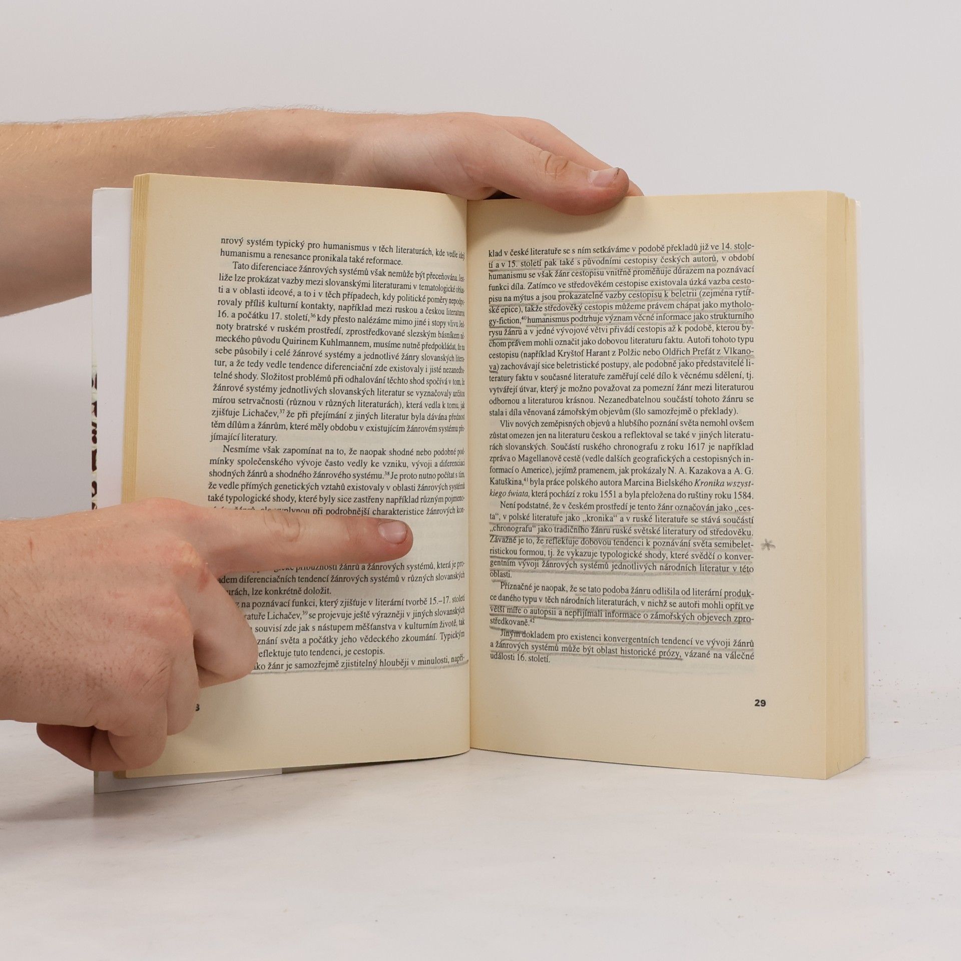 Eduard Petrů Vzdálené hlasy: studie o starší české literatuře
