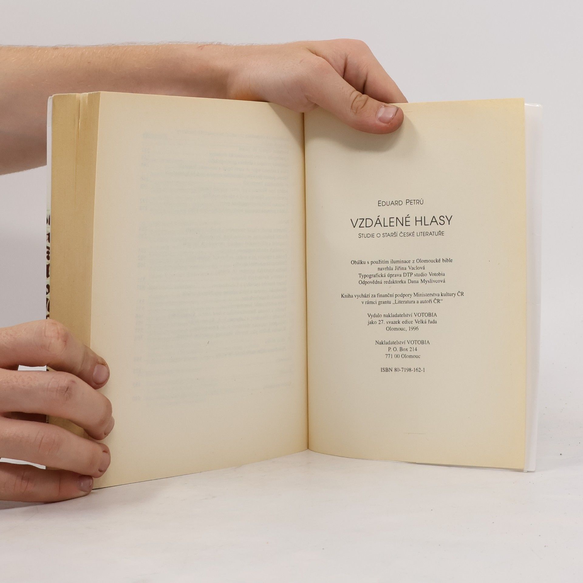 Eduard Petrů Vzdálené hlasy: studie o starší české literatuře