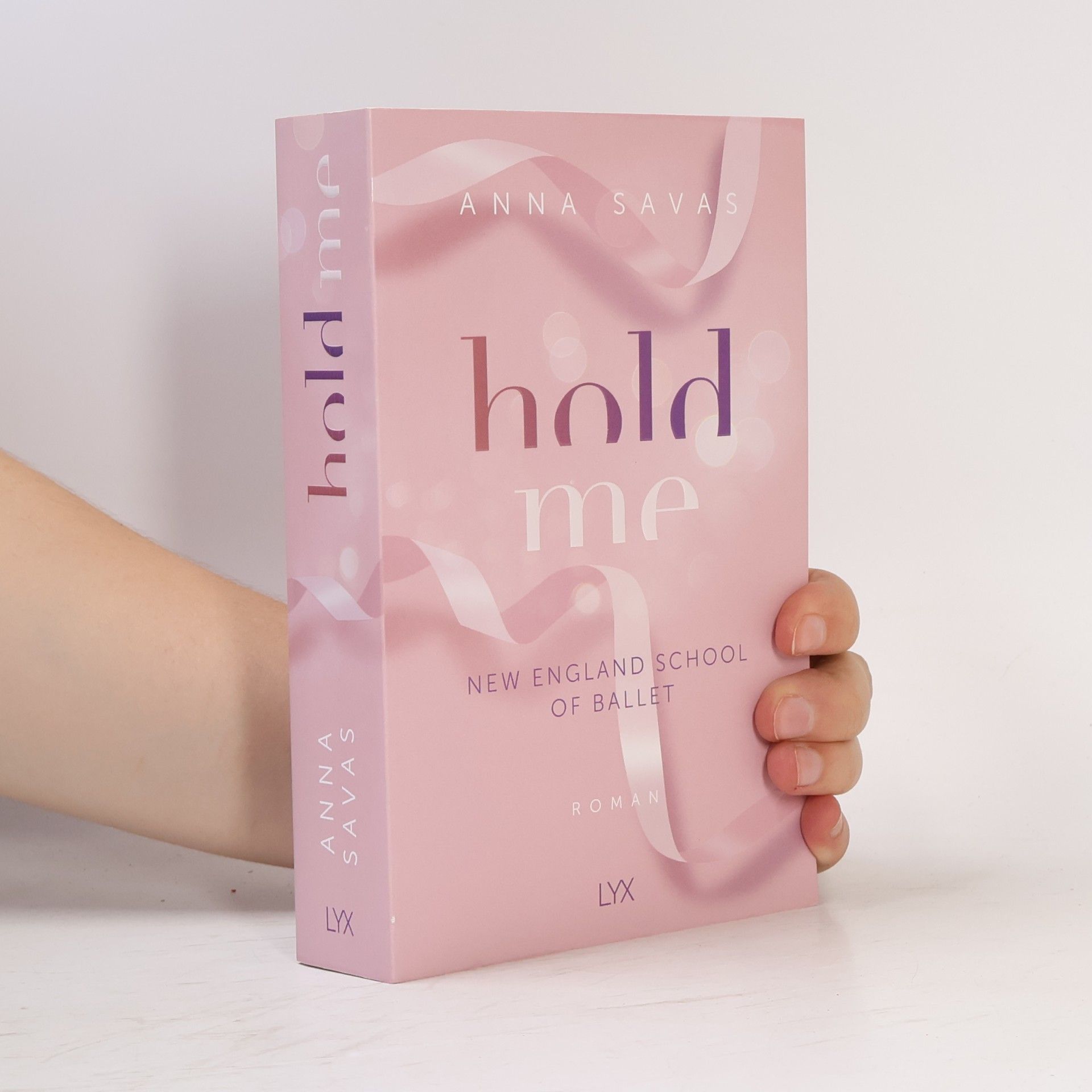 Anna Savas Hold me