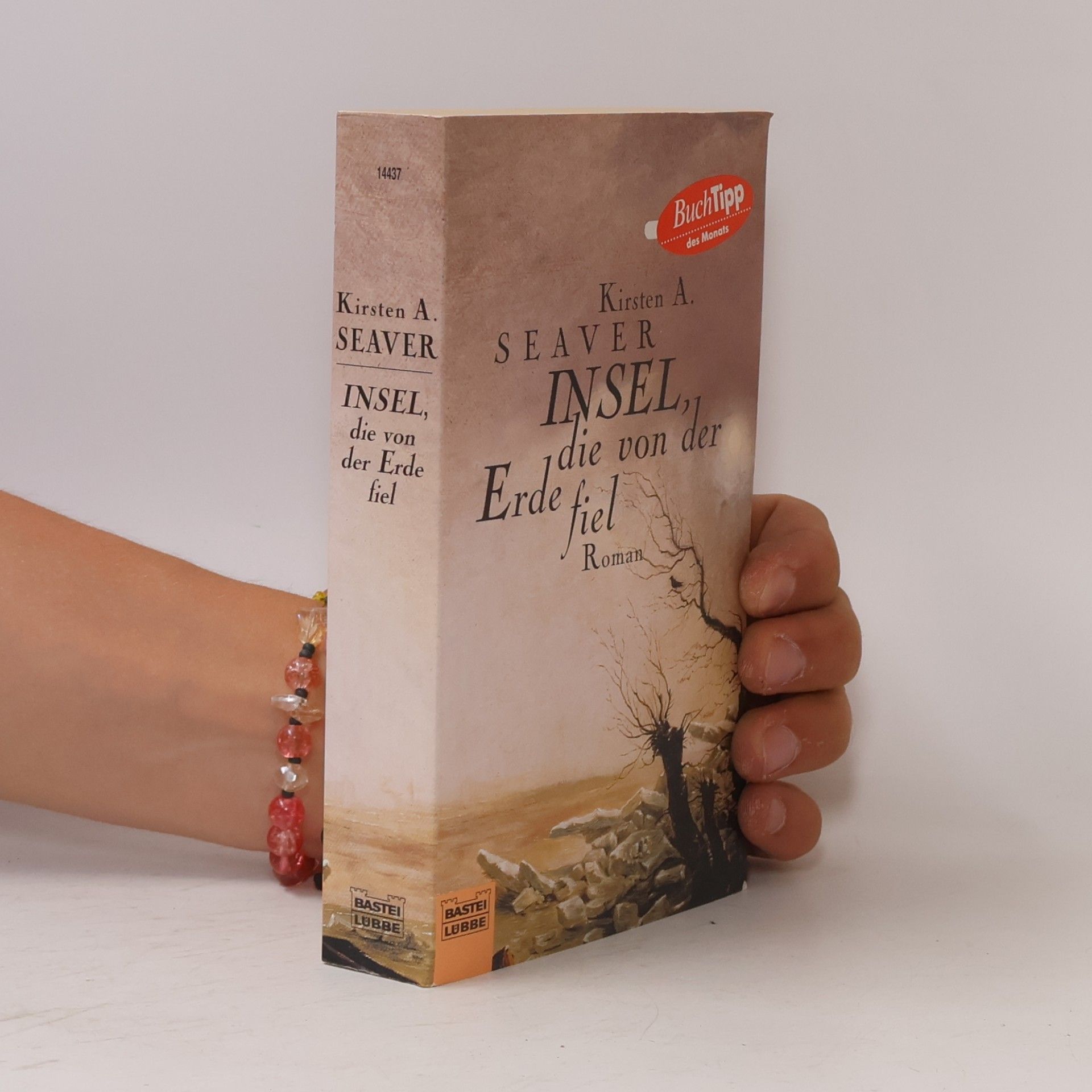 Kirsten A. Seaver Insel, die von der Erde fiel