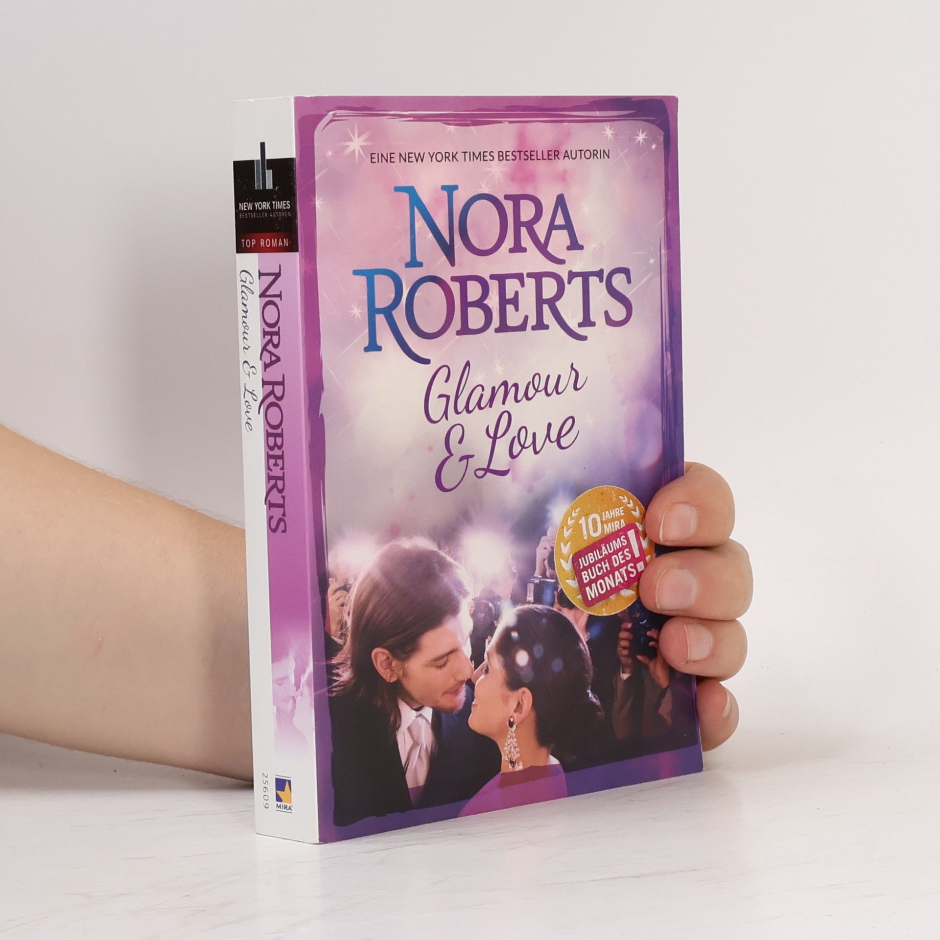 Nora Roberts Glamour & Love