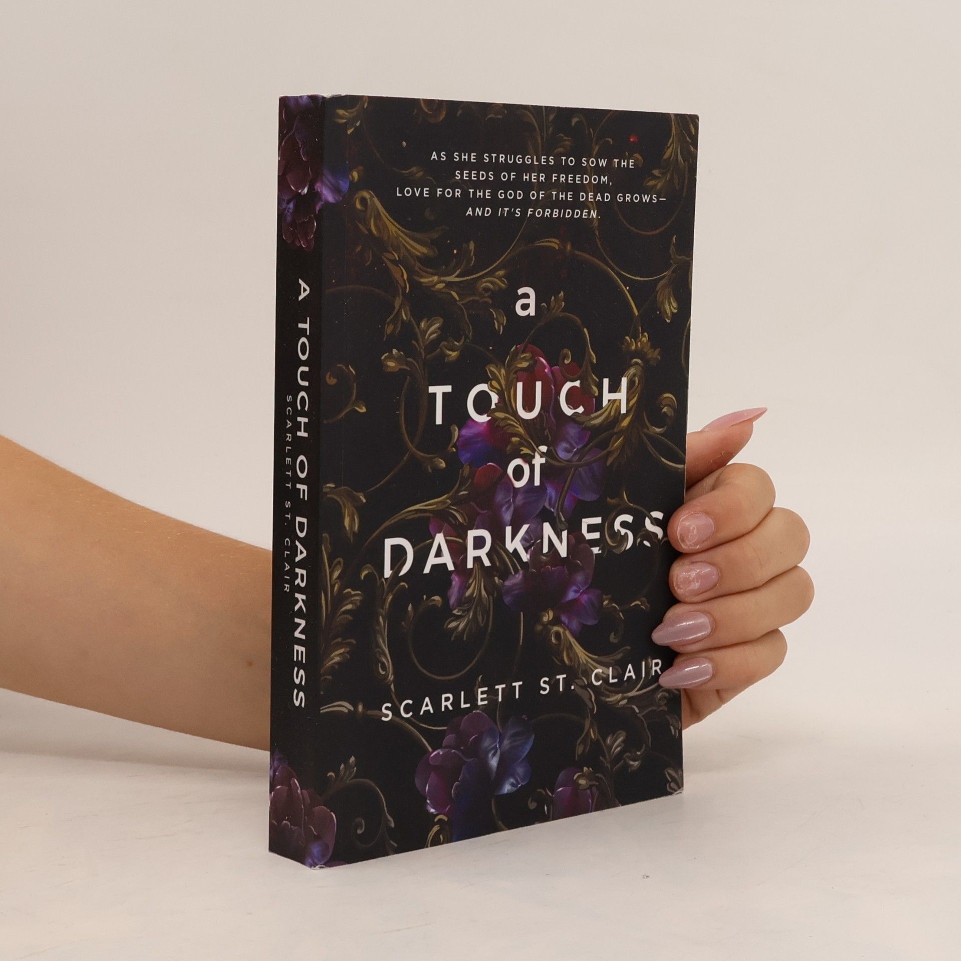 Scarlett St. Clair A Touch of Darkness