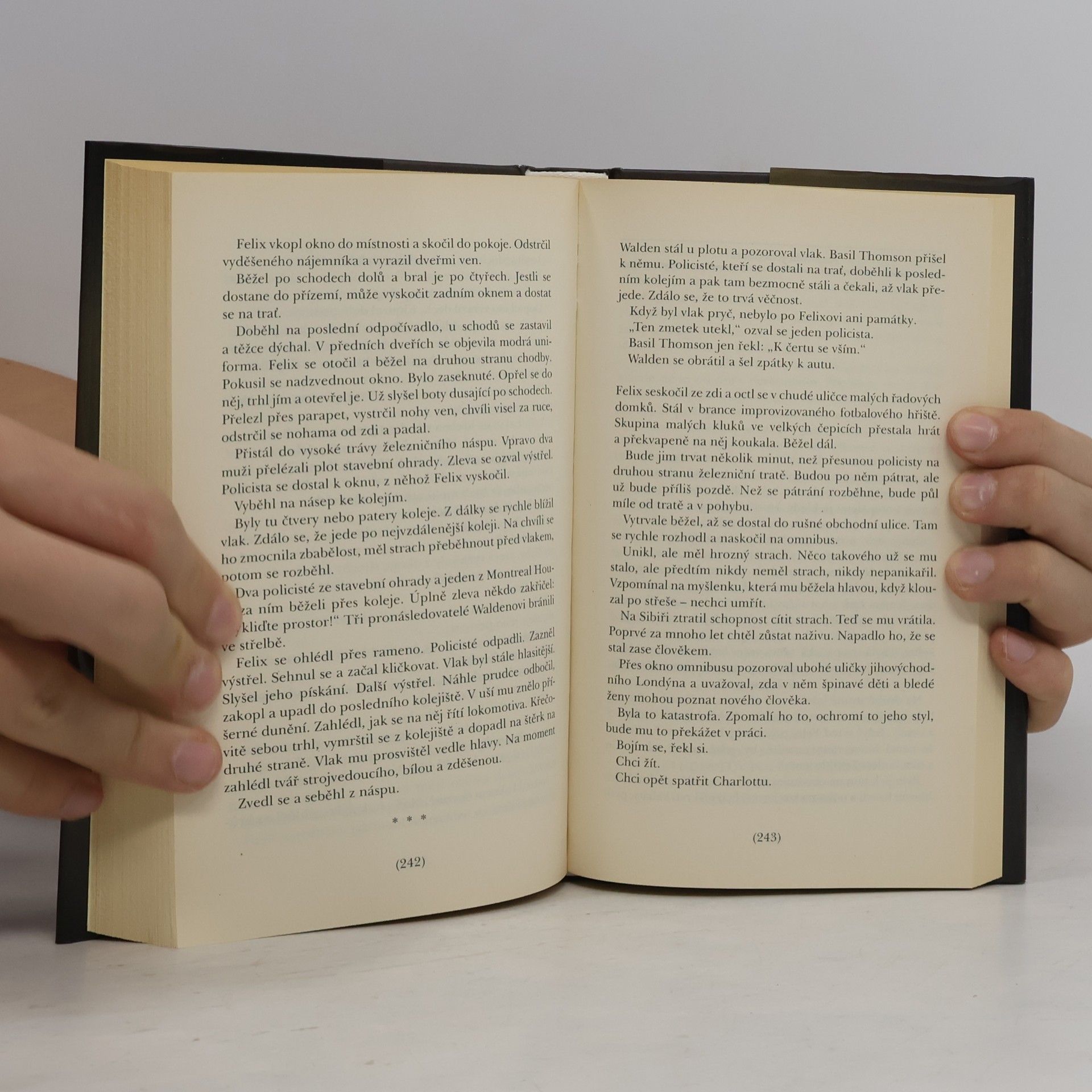 Ken Follett Muž s podivnou minulostí