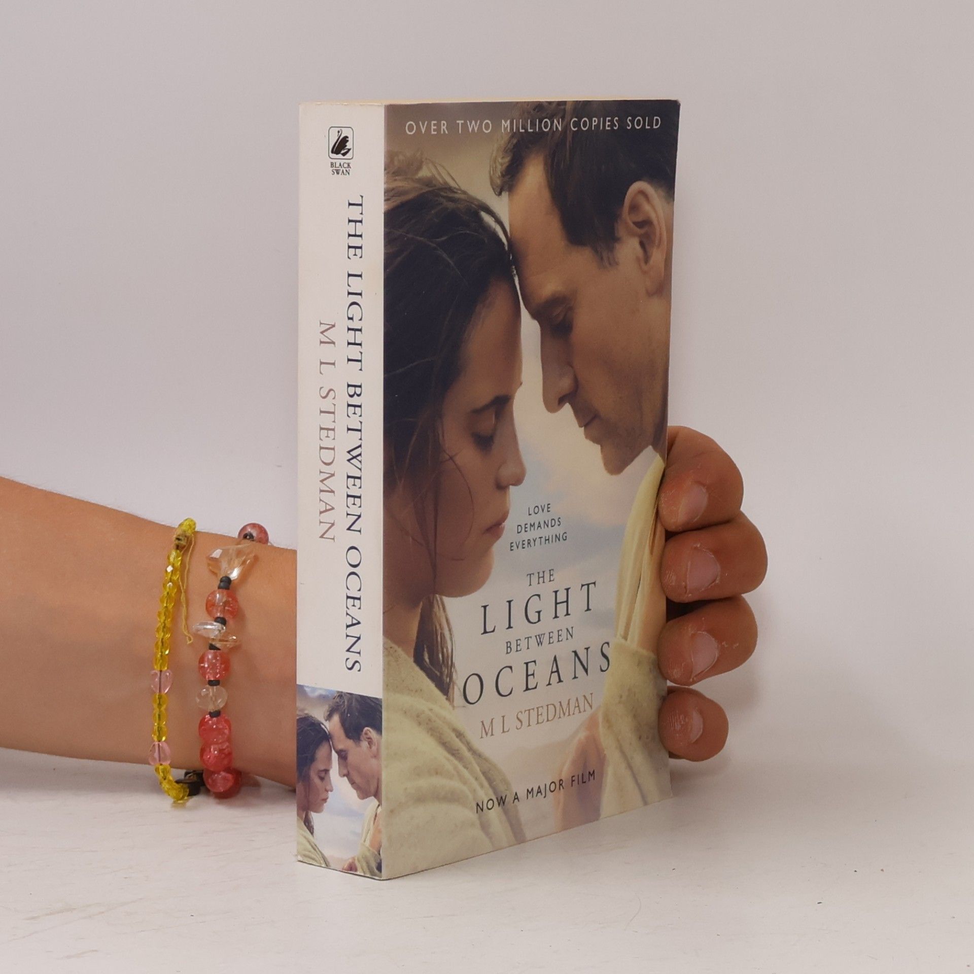 M. L. Stedman The Light Between Oceans
