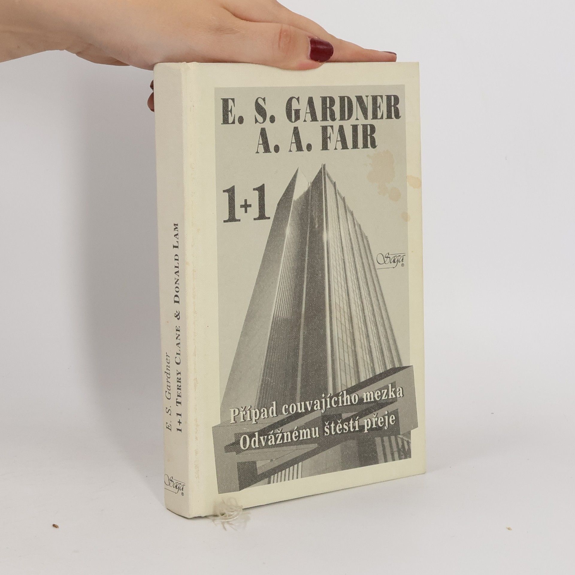 Erle Stanley Gardner Případ couvajícího mezka / Odvážnému štěstí přeje