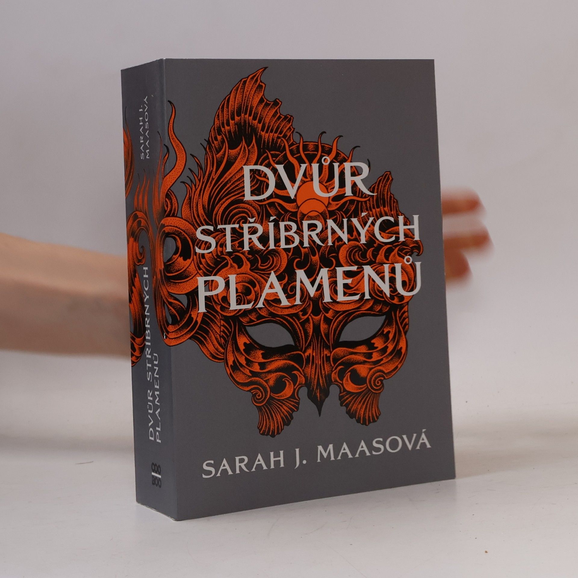 Sarah J. Maas Dvůr stříbrných plamenů