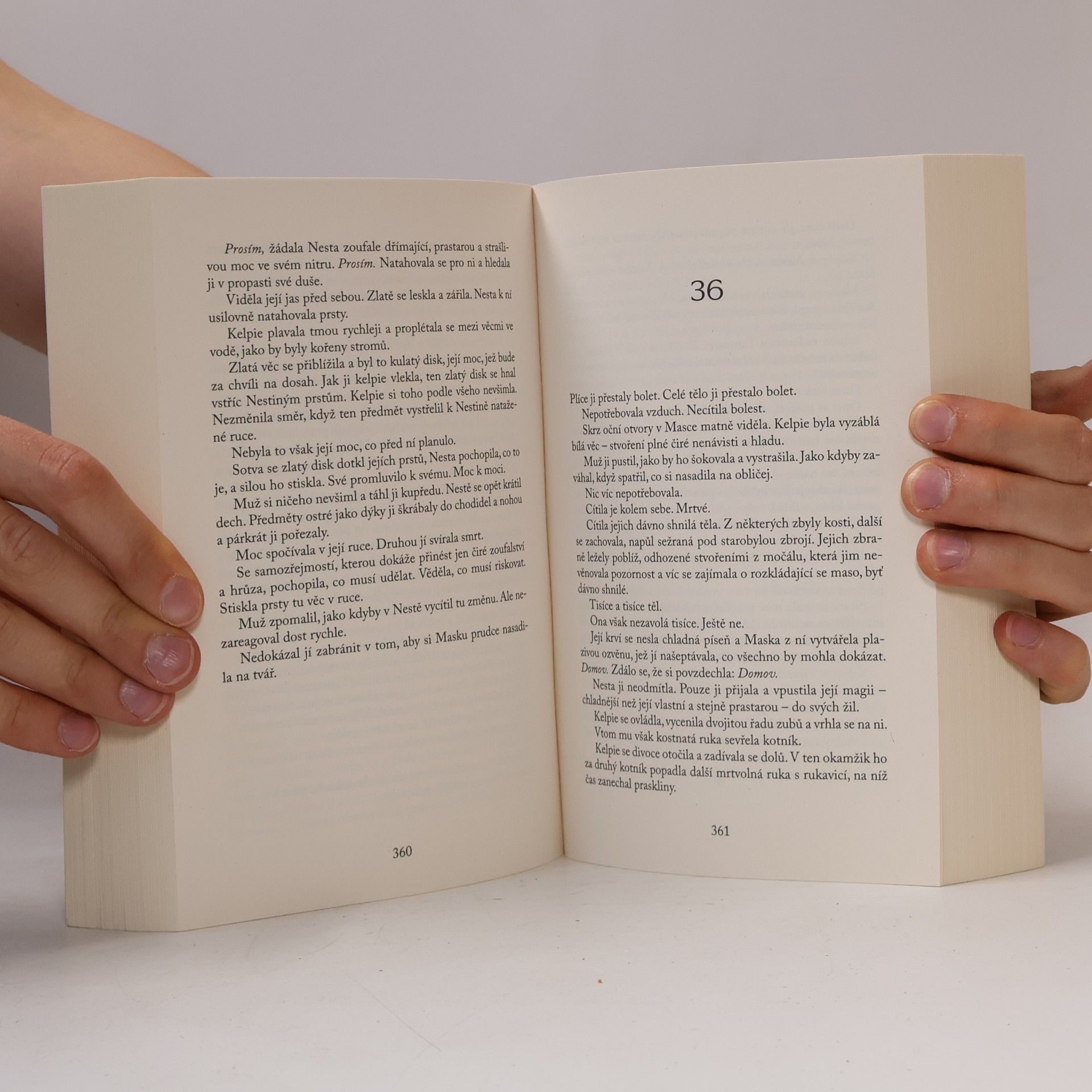 Sarah J. Maas Dvůr stříbrných plamenů