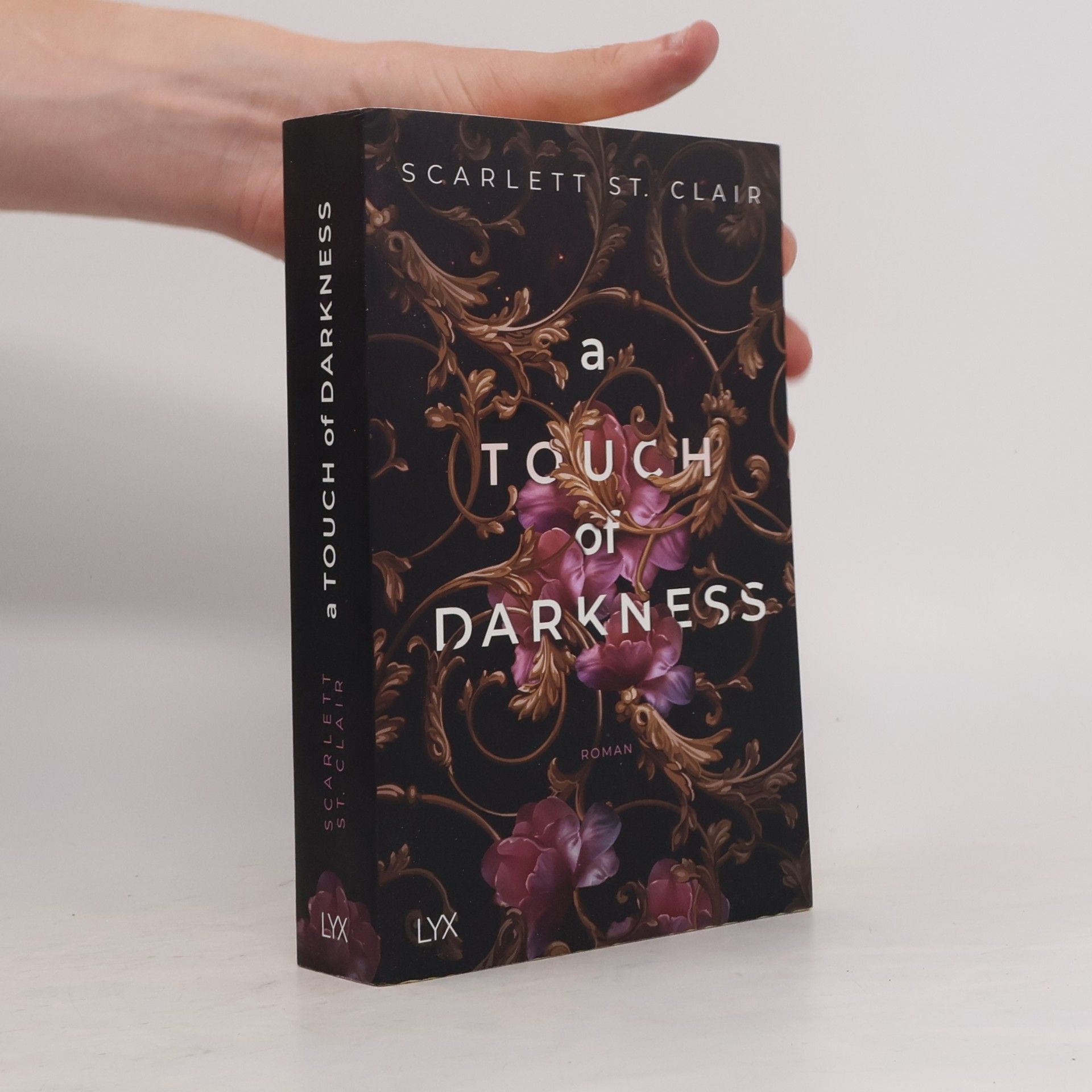 Scarlett St. Clair A Touch of Darkness