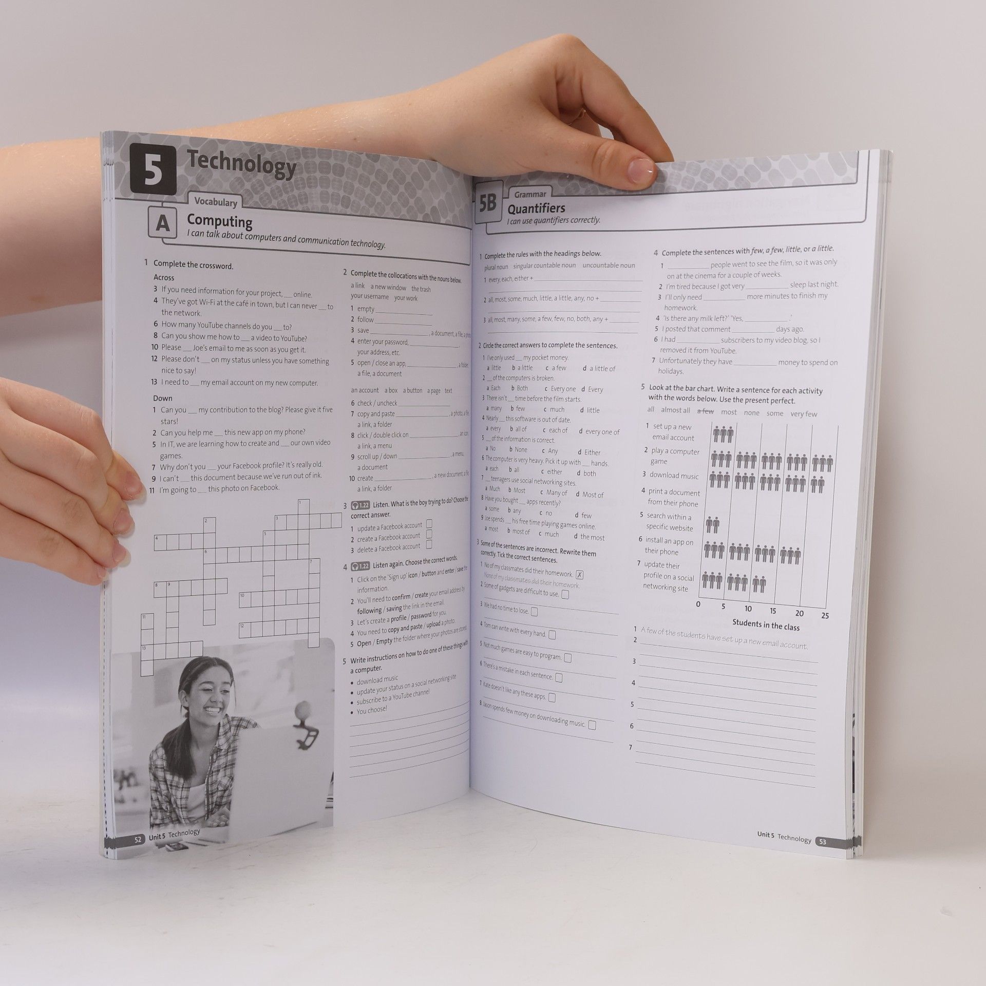 Kolektiv autorů Maturita Solutions: Intermediate - Workbook