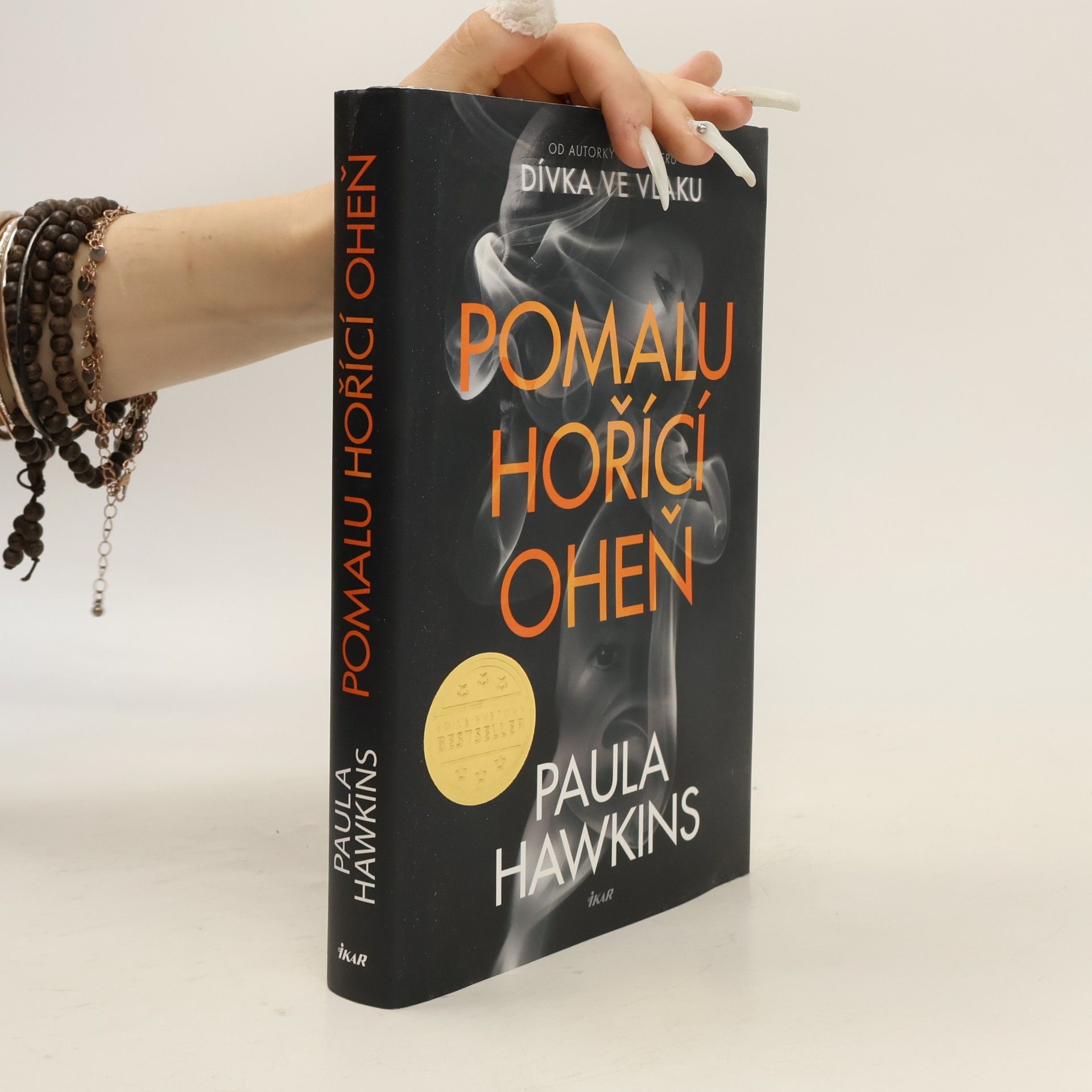 Paula Hawkins Pomalu hořící oheň