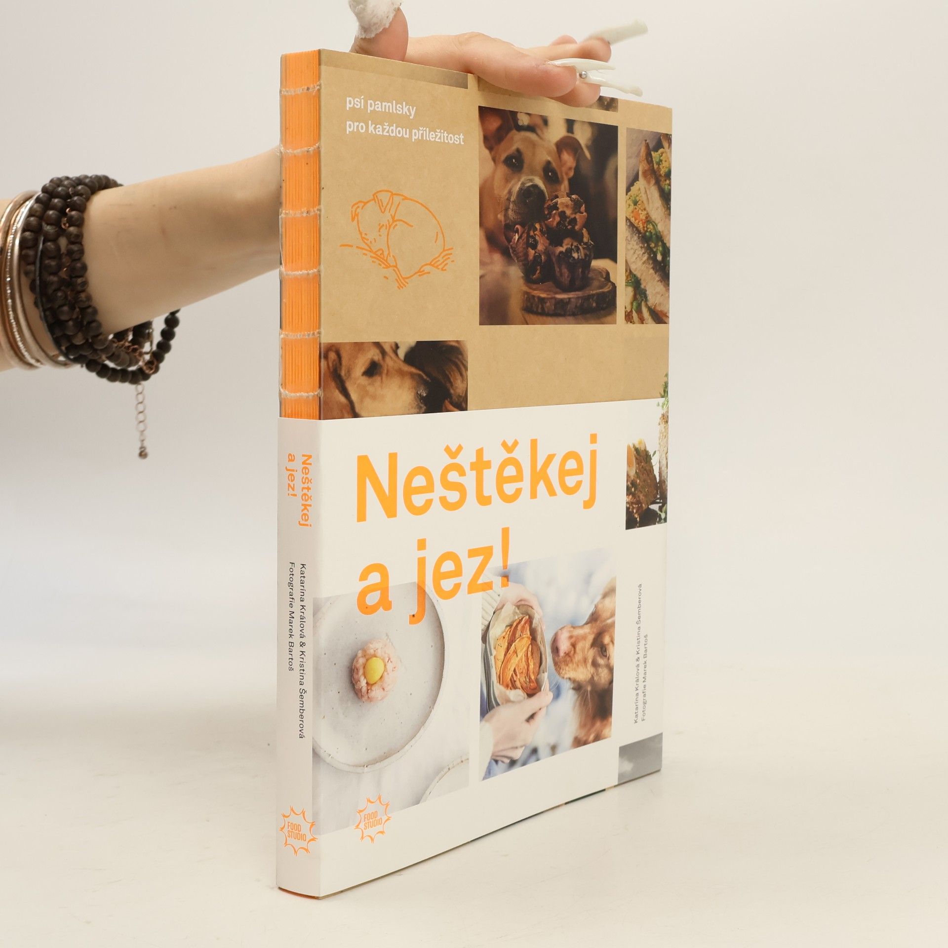 Kristina Šemberová Neštěkej a jez!